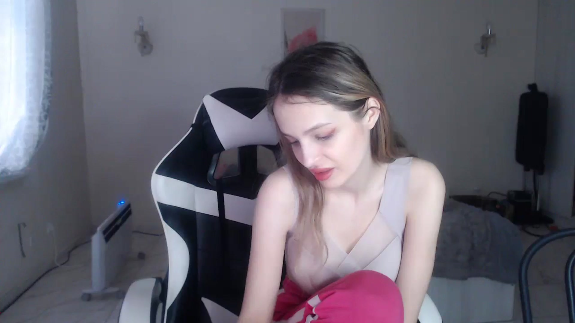 Gallery image thumbnail from Lola_vi's myfreecams stream on, 01/19/2025, 12:58 image 12 of 20