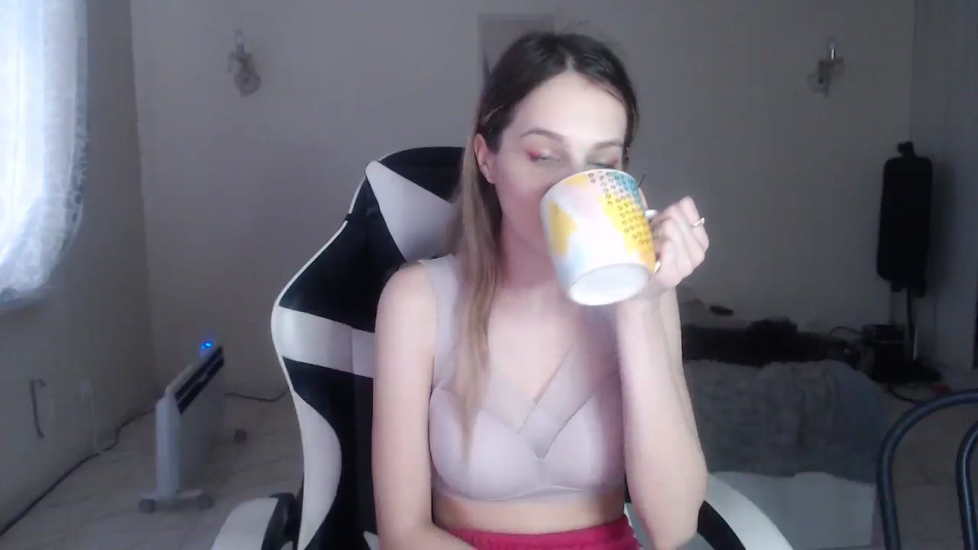 Gallery image thumbnail from Lola_vi's myfreecams stream on, 01/19/2025, 12:58 image 2 of 20