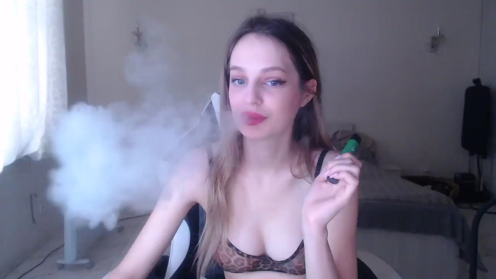 Gallery image thumbnail from Lola_vi's myfreecams stream on, 02/02/2025, 12:23 image 16 of 20