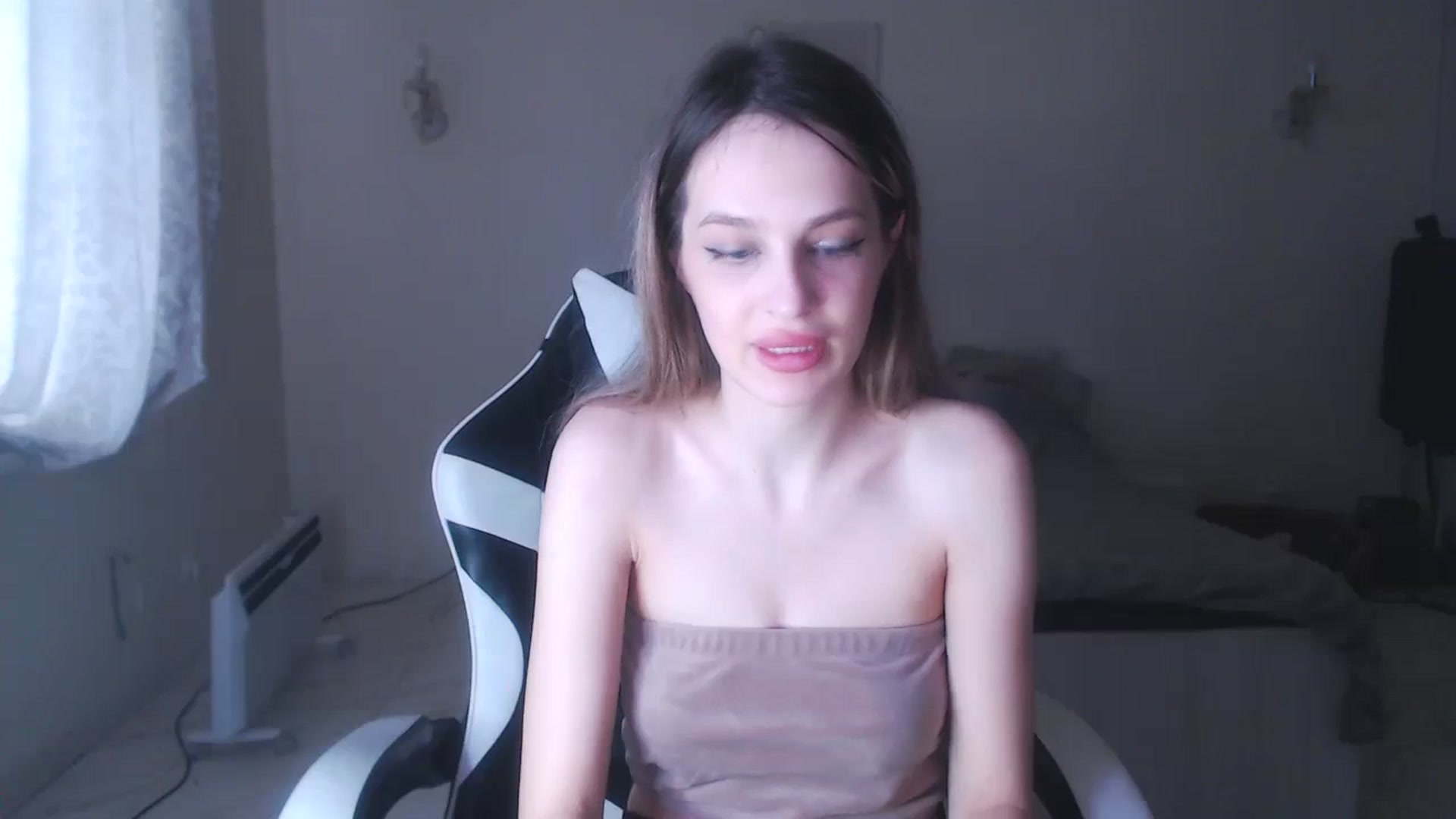 Gallery image thumbnail from Lola_vi's myfreecams stream on, 02/03/2025, 13:03 image 6 of 20