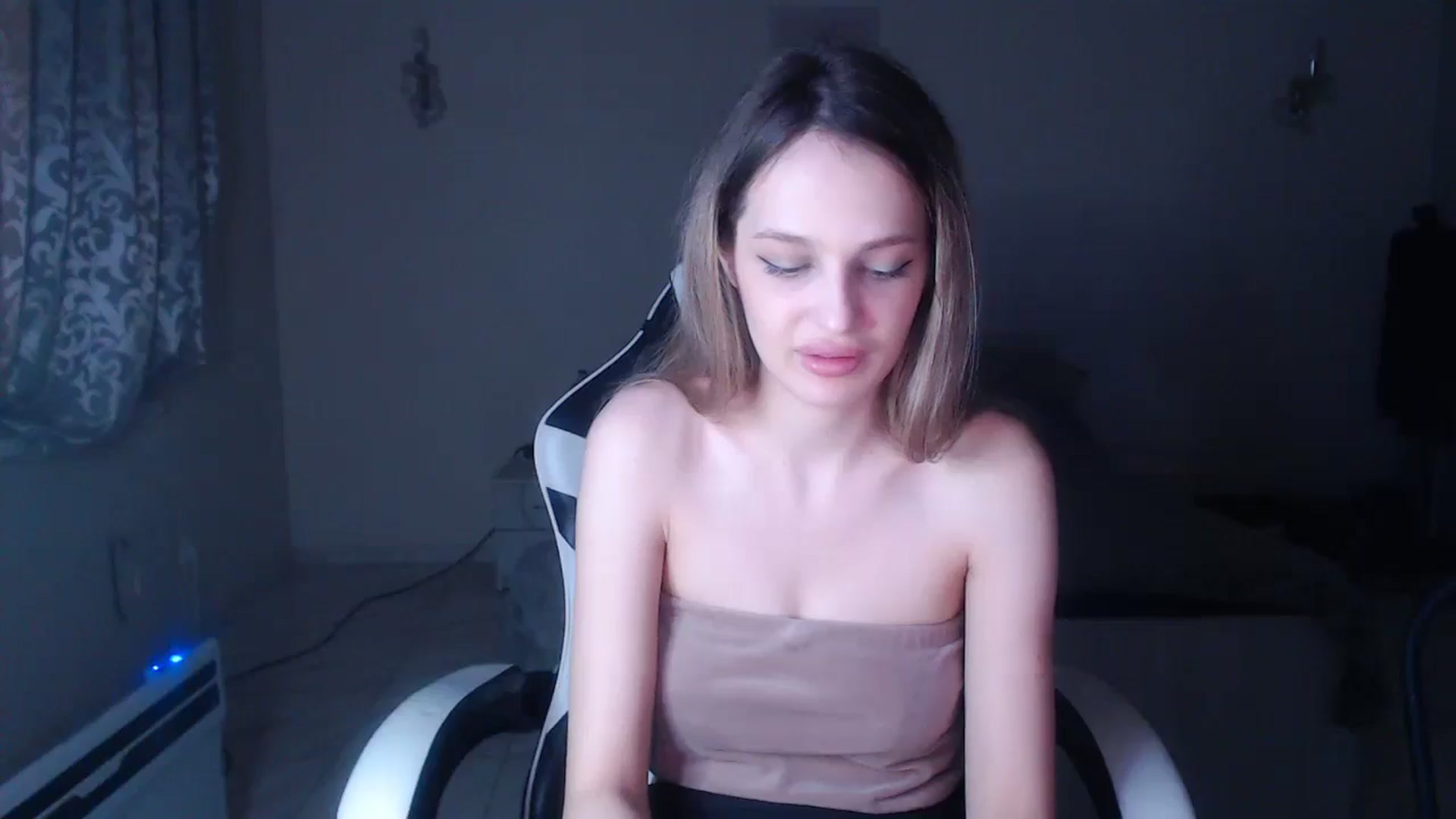 Gallery image thumbnail from Lola_vi's myfreecams stream on, 02/03/2025, 16:00 image 5 of 20