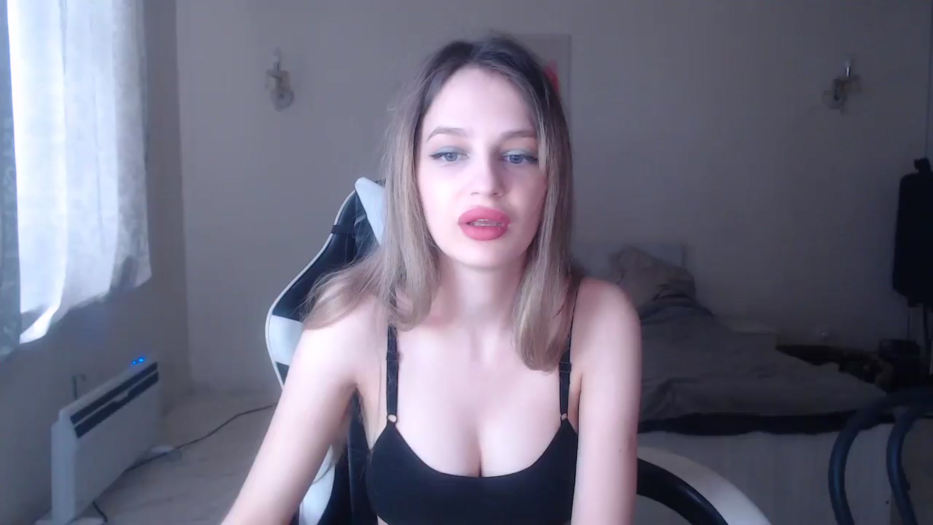Gallery image thumbnail from Lola_vi's myfreecams stream on, 02/05/2025, 12:54 image 1 of 20