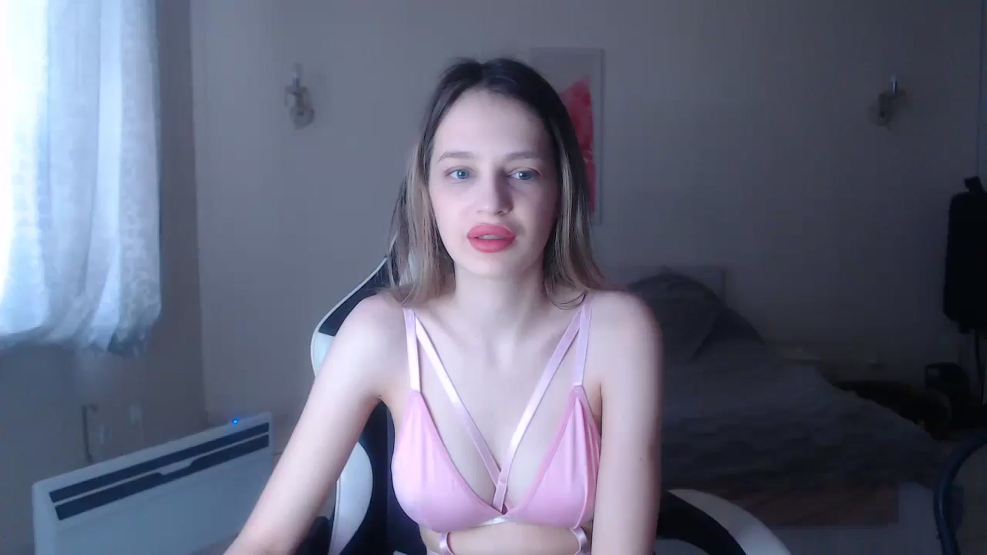 Gallery image thumbnail from Lola_vi's myfreecams stream on, 02/13/2025, 12:31 image 2 of 20