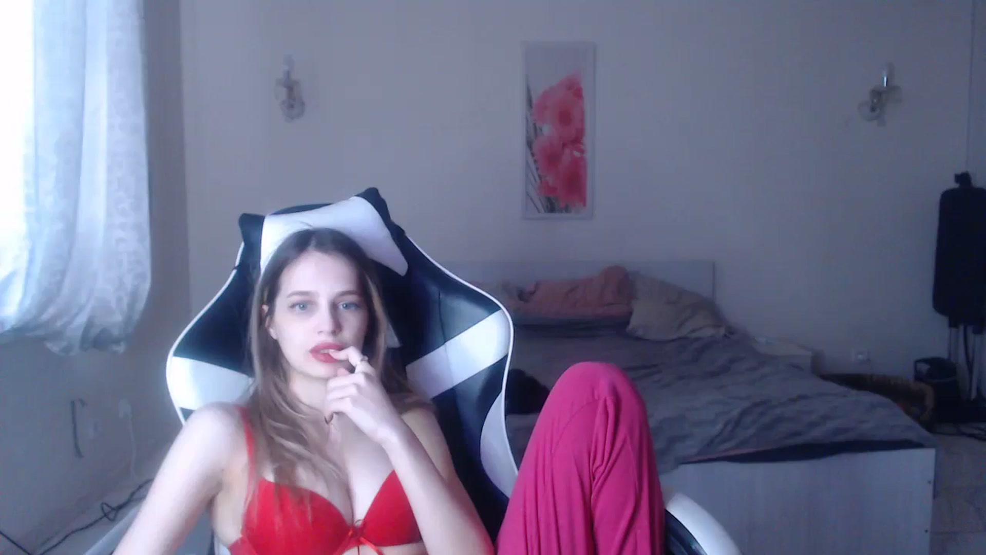 Gallery image thumbnail from Lola_vi's myfreecams stream on, 02/16/2025, 14:25 image 10 of 20