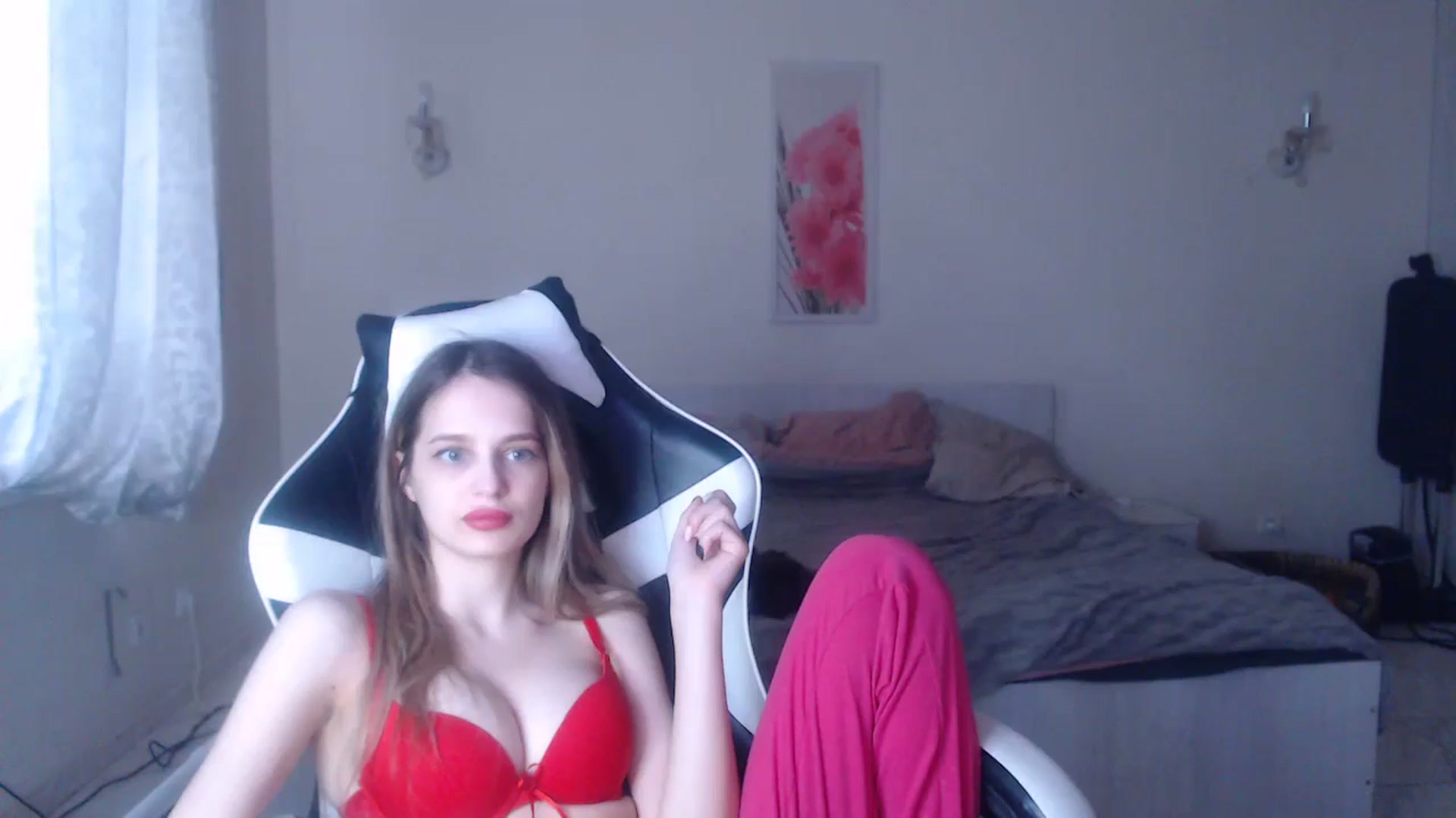 Gallery image thumbnail from Lola_vi's myfreecams stream on, 02/16/2025, 14:25 image 14 of 20