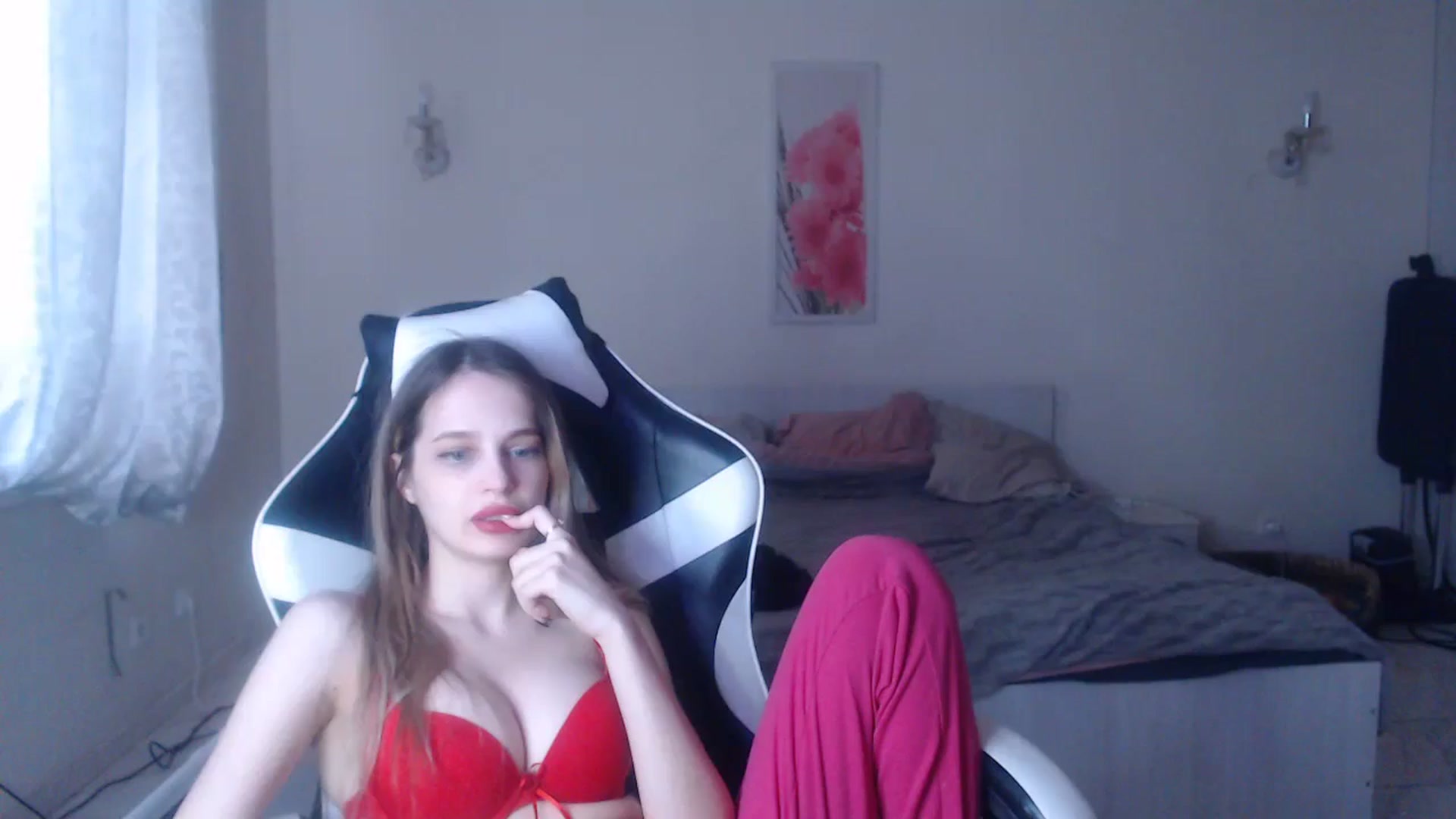 Gallery image thumbnail from Lola_vi's myfreecams stream on, 02/16/2025, 14:25 image 11 of 20