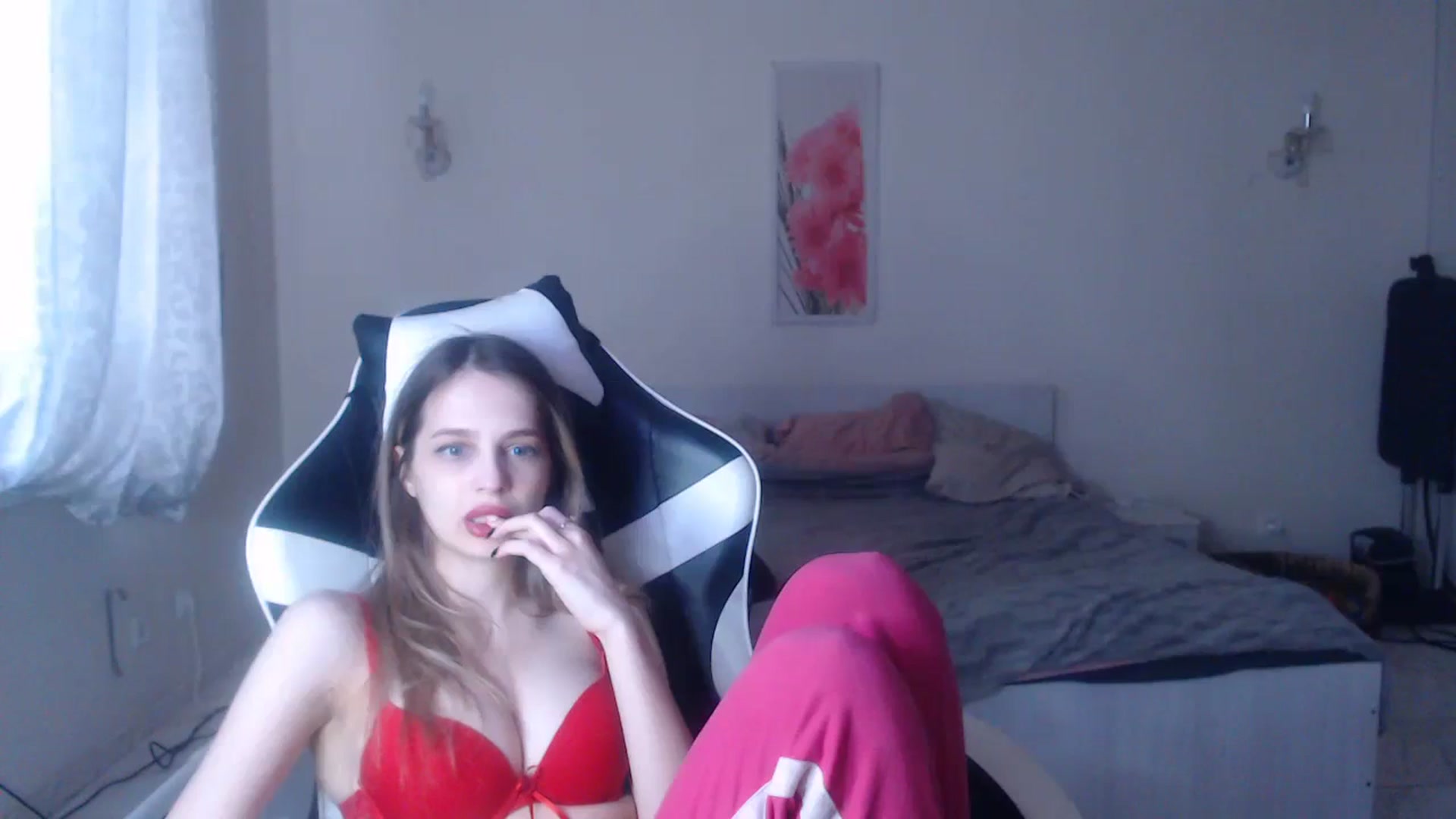 Gallery image thumbnail from Lola_vi's myfreecams stream on, 02/16/2025, 14:25 image 3 of 20