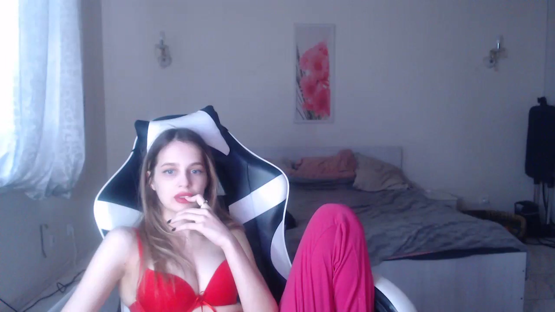 Gallery image thumbnail from Lola_vi's myfreecams stream on, 02/16/2025, 14:25 image 9 of 20