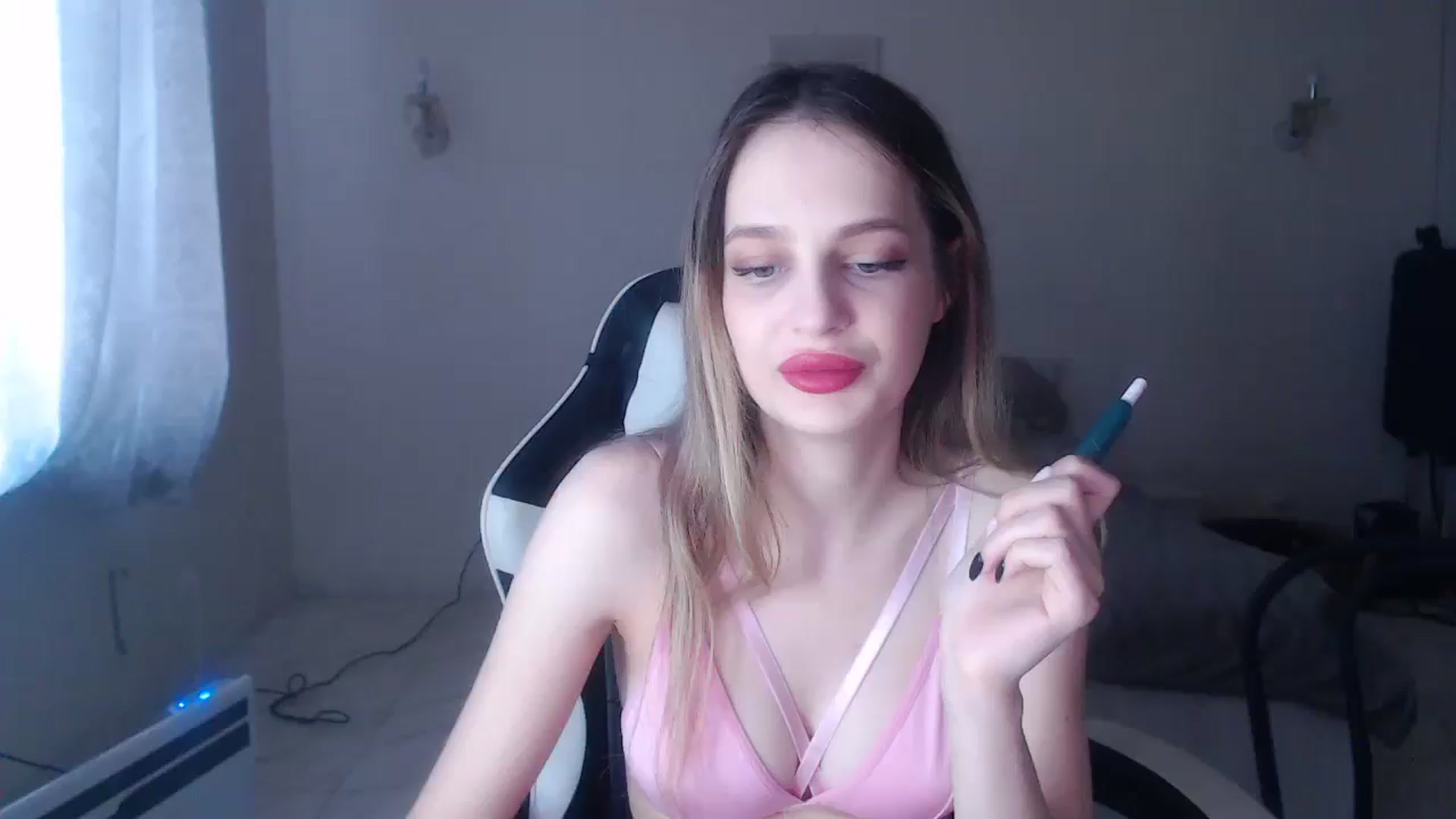Gallery image thumbnail from Lola_vi's myfreecams stream on, 02/25/2025, 12:17 image 10 of 20