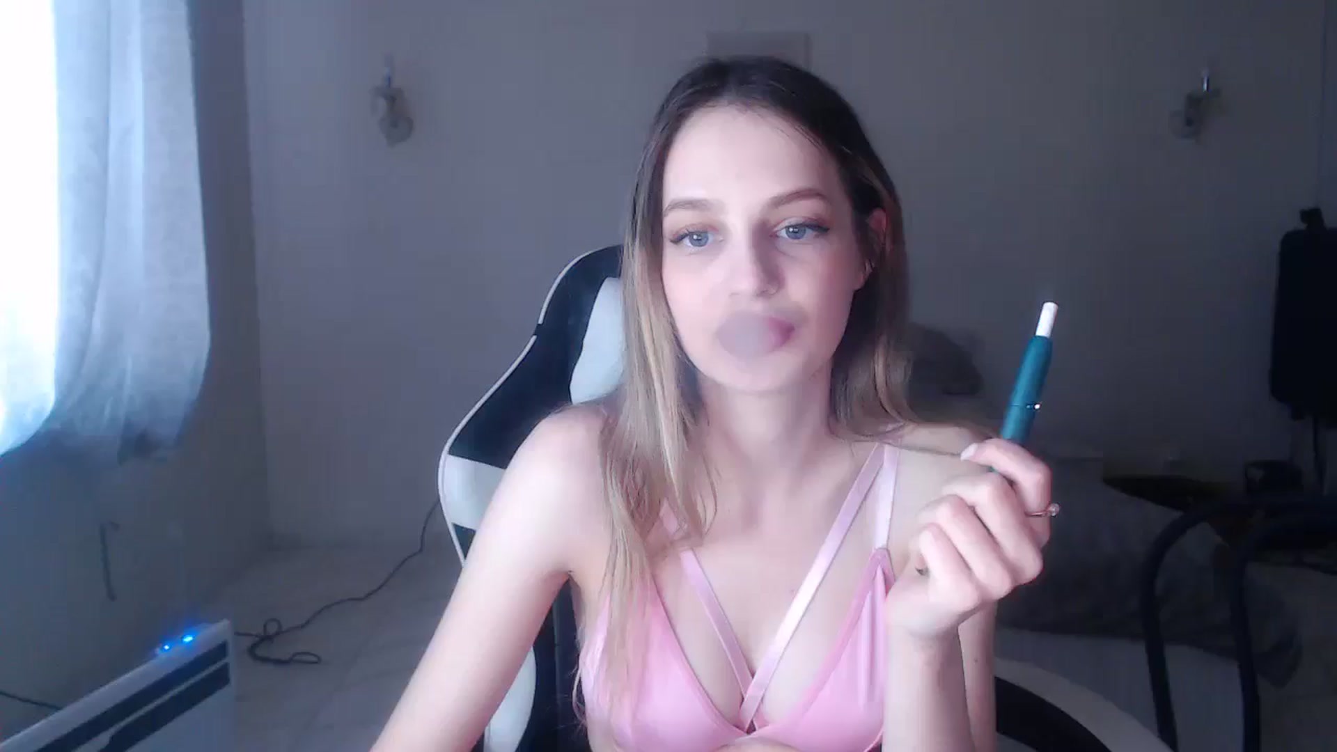 Gallery image thumbnail from Lola_vi's myfreecams stream on, 02/25/2025, 12:17 image 8 of 20