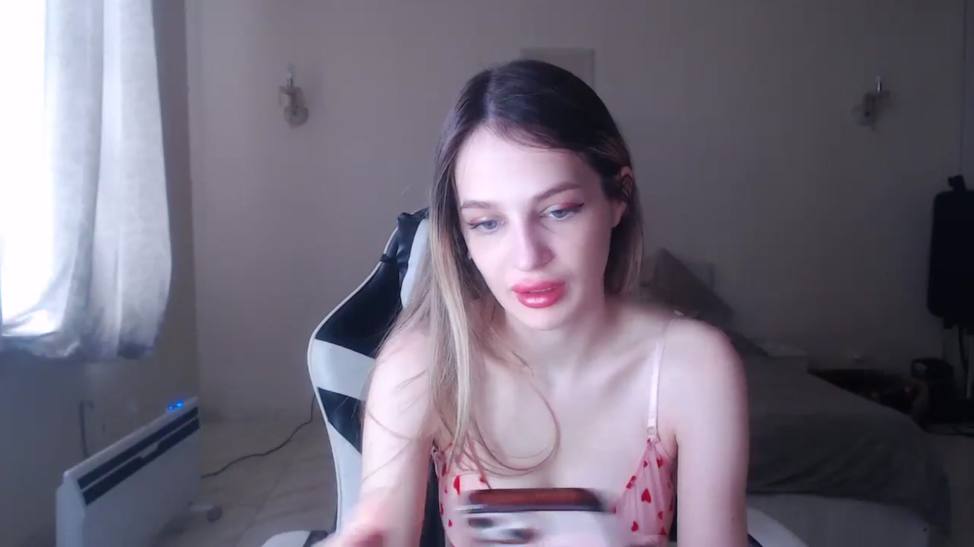 Gallery image thumbnail from Lola_vi's myfreecams stream on, 03/03/2025, 12:10 image 12 of 20