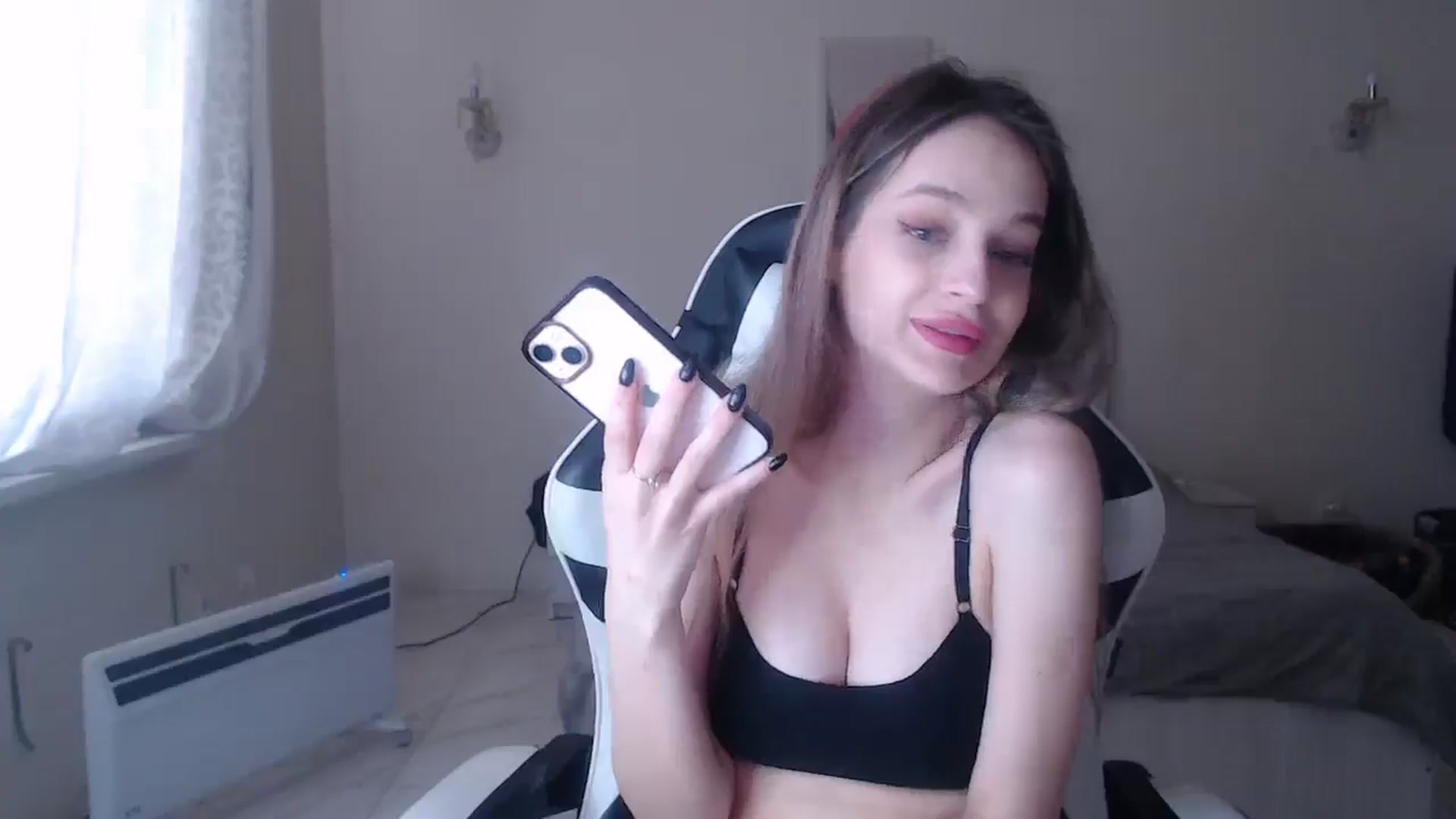 Gallery image thumbnail from Lola_vi's myfreecams stream on, 03/06/2025, 11:56 image 11 of 20