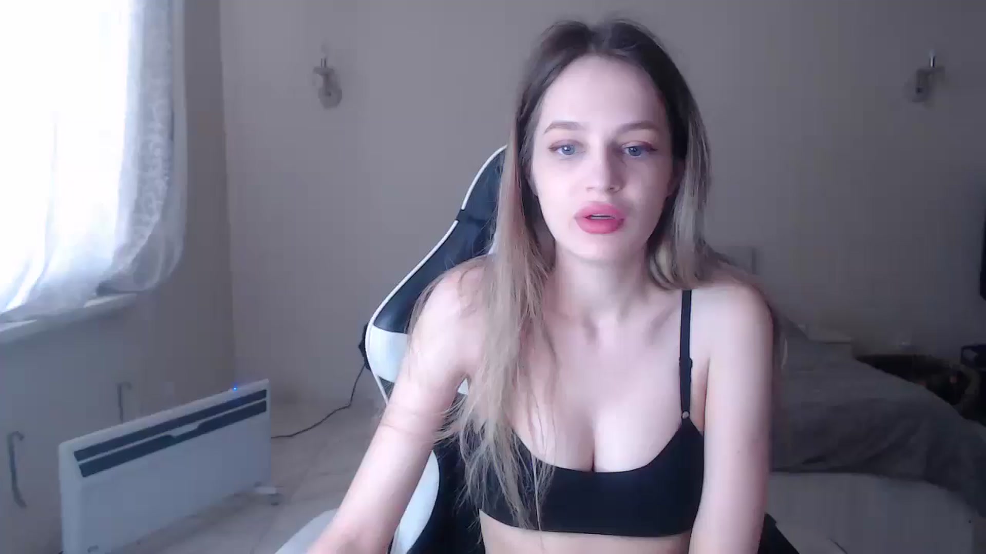 Gallery image thumbnail from Lola_vi's myfreecams stream on, 03/06/2025, 11:56 image 3 of 20