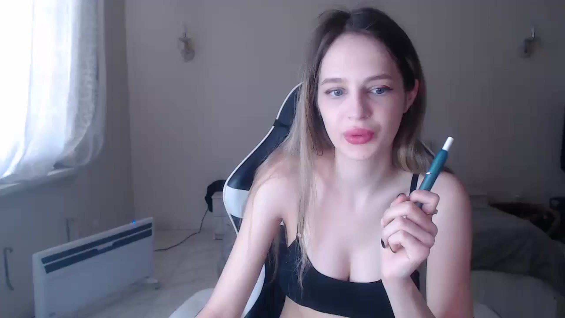 Gallery image thumbnail from Lola_vi's myfreecams stream on, 03/06/2025, 12:22 image 3 of 20