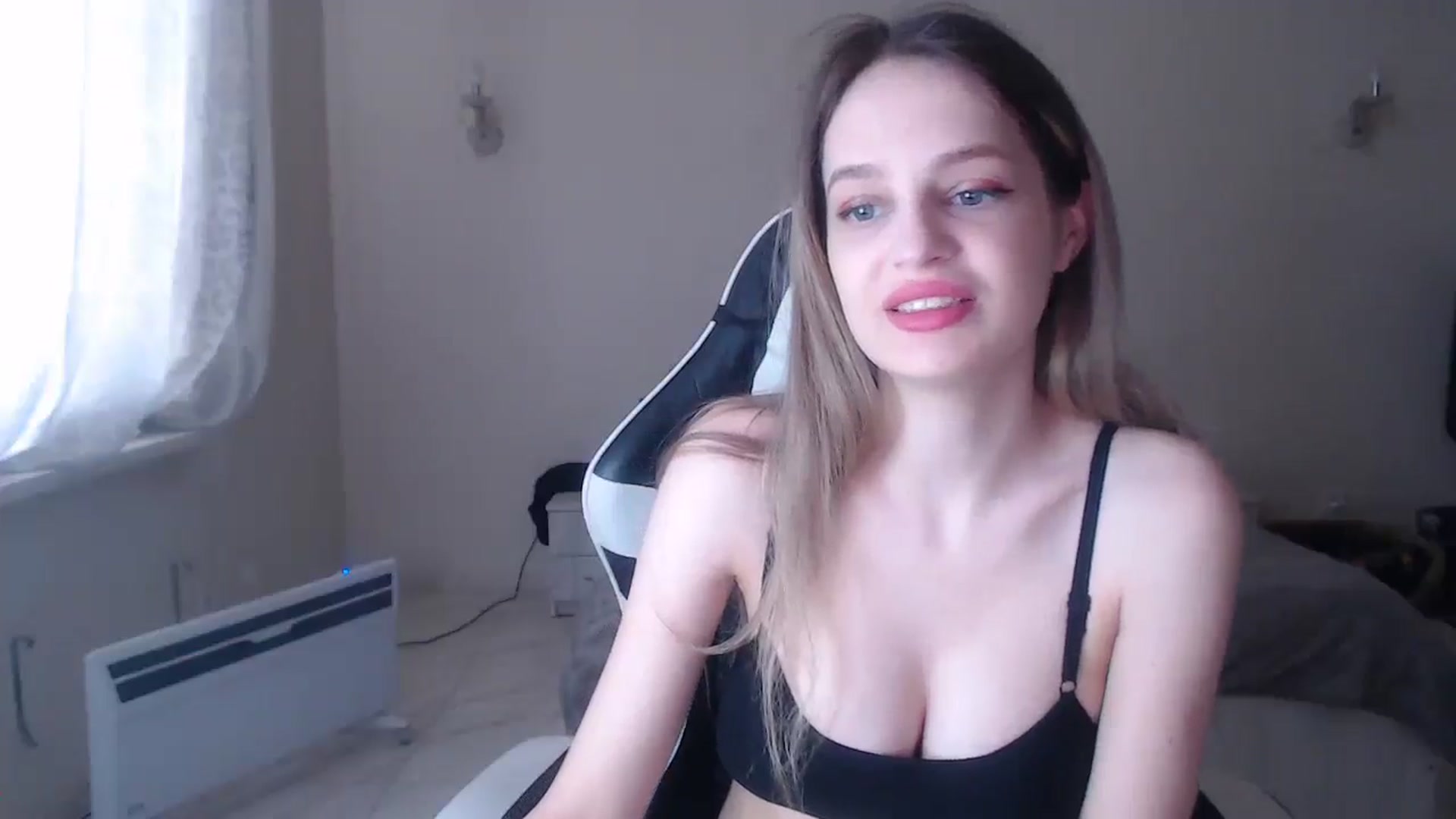 Gallery image thumbnail from Lola_vi's myfreecams stream on, 03/06/2025, 12:22 image 16 of 20