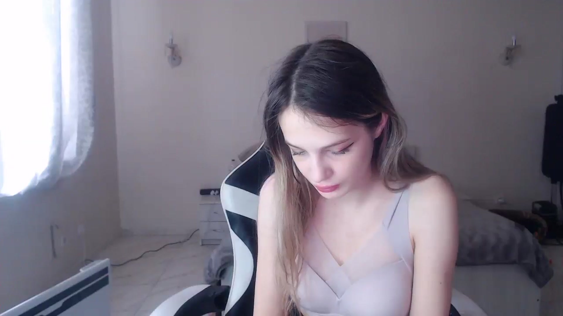 Gallery image thumbnail from Lola_vi's myfreecams stream on, 03/19/2025, 12:15 image 11 of 20