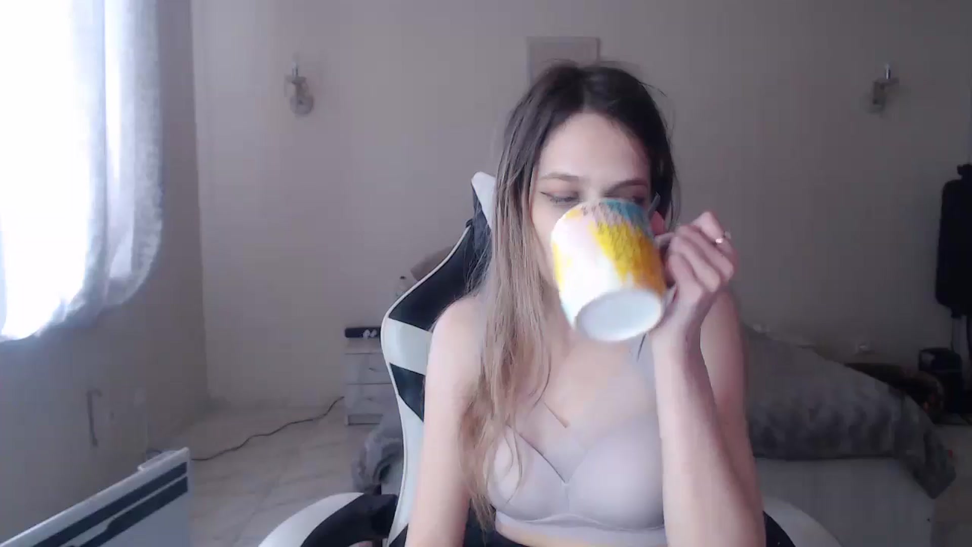 Gallery image thumbnail from Lola_vi's myfreecams stream on, 03/19/2025, 12:15 image 14 of 20
