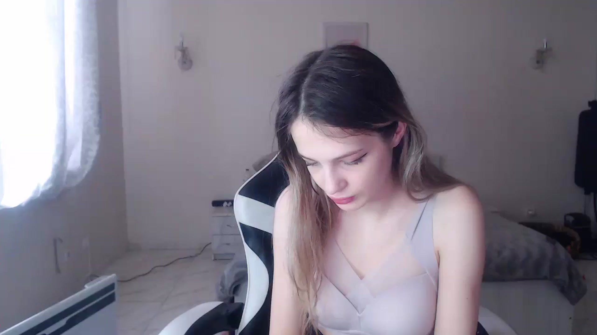 Gallery image thumbnail from Lola_vi's myfreecams stream on, 03/19/2025, 12:15 image 12 of 20