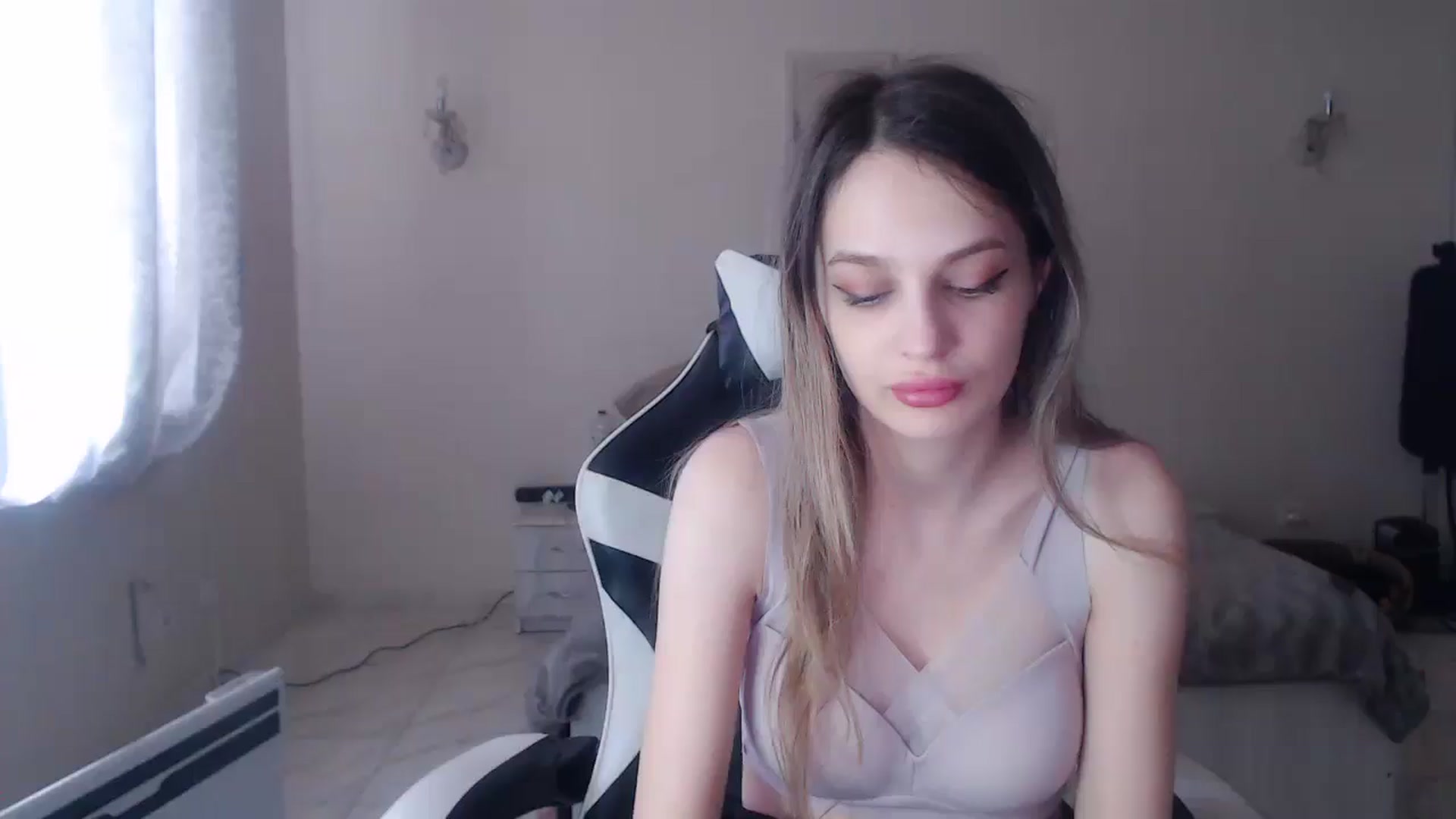 Gallery image thumbnail from Lola_vi's myfreecams stream on, 03/19/2025, 12:15 image 19 of 20