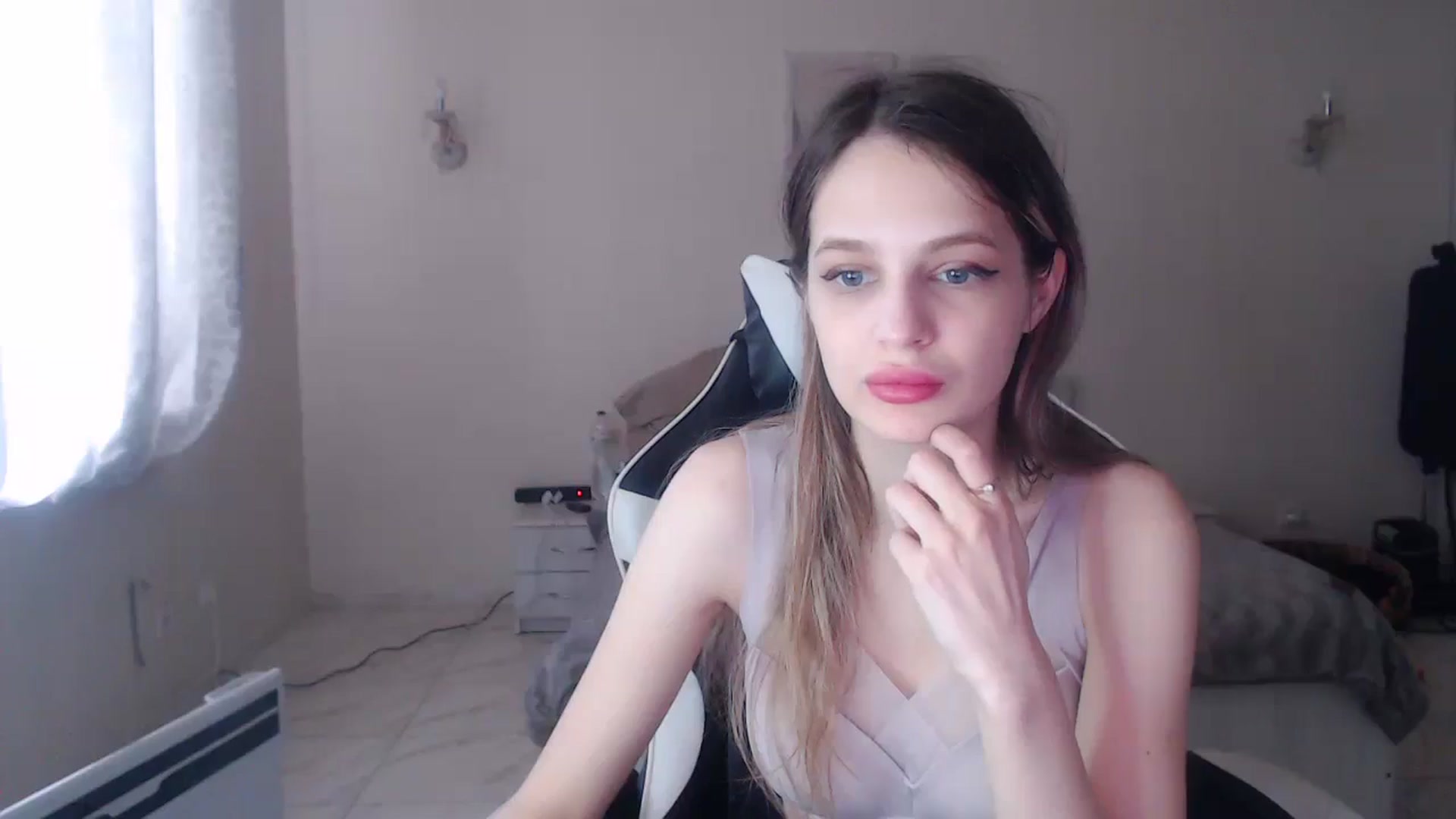 Gallery image thumbnail from Lola_vi's myfreecams stream on, 03/19/2025, 12:52 image 11 of 20