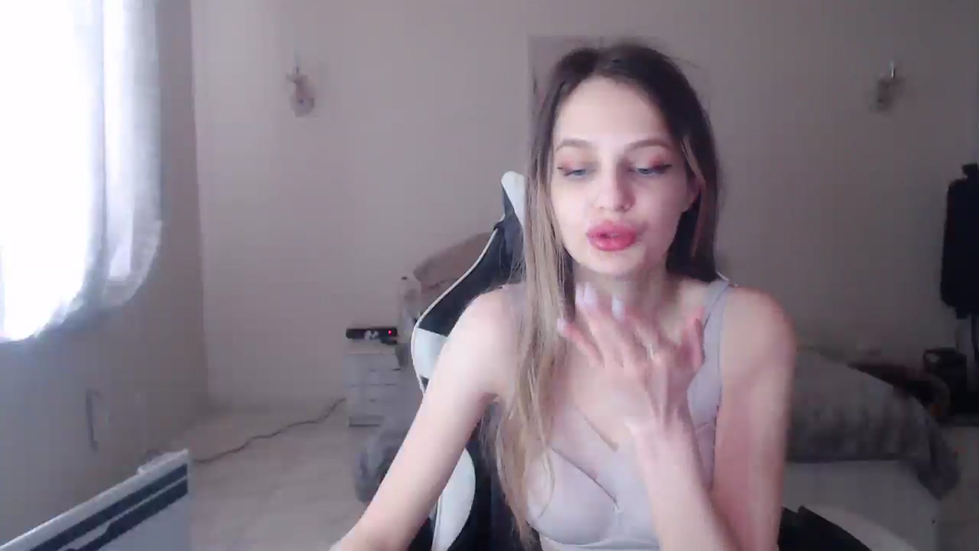 Gallery image thumbnail from Lola_vi's myfreecams stream on, 03/19/2025, 12:52 image 8 of 20
