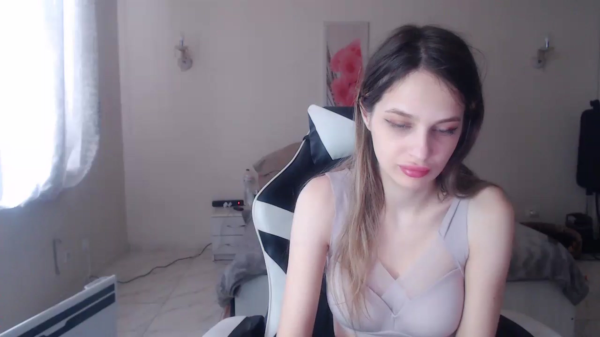 Gallery image thumbnail from Lola_vi's myfreecams stream on, 03/19/2025, 12:52 image 14 of 20