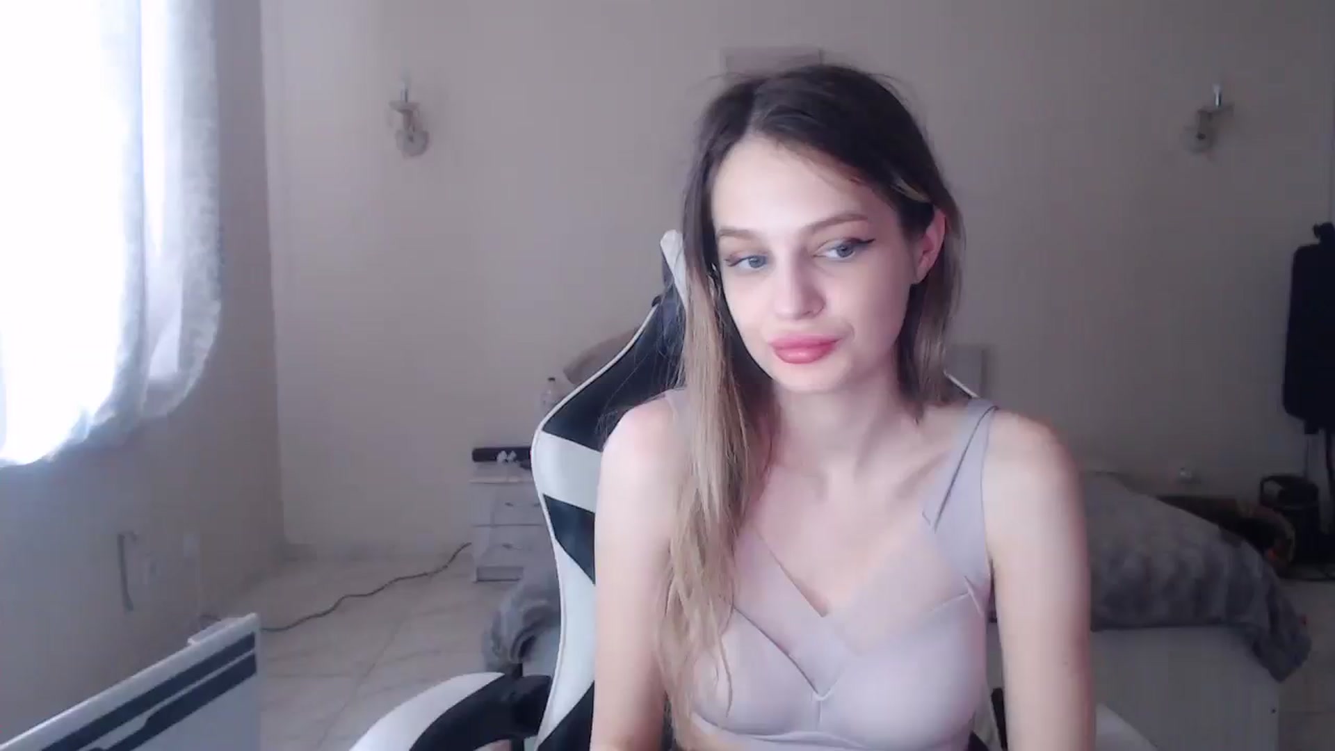 Gallery image thumbnail from Lola_vi's myfreecams stream on, 03/19/2025, 12:52 image 1 of 20