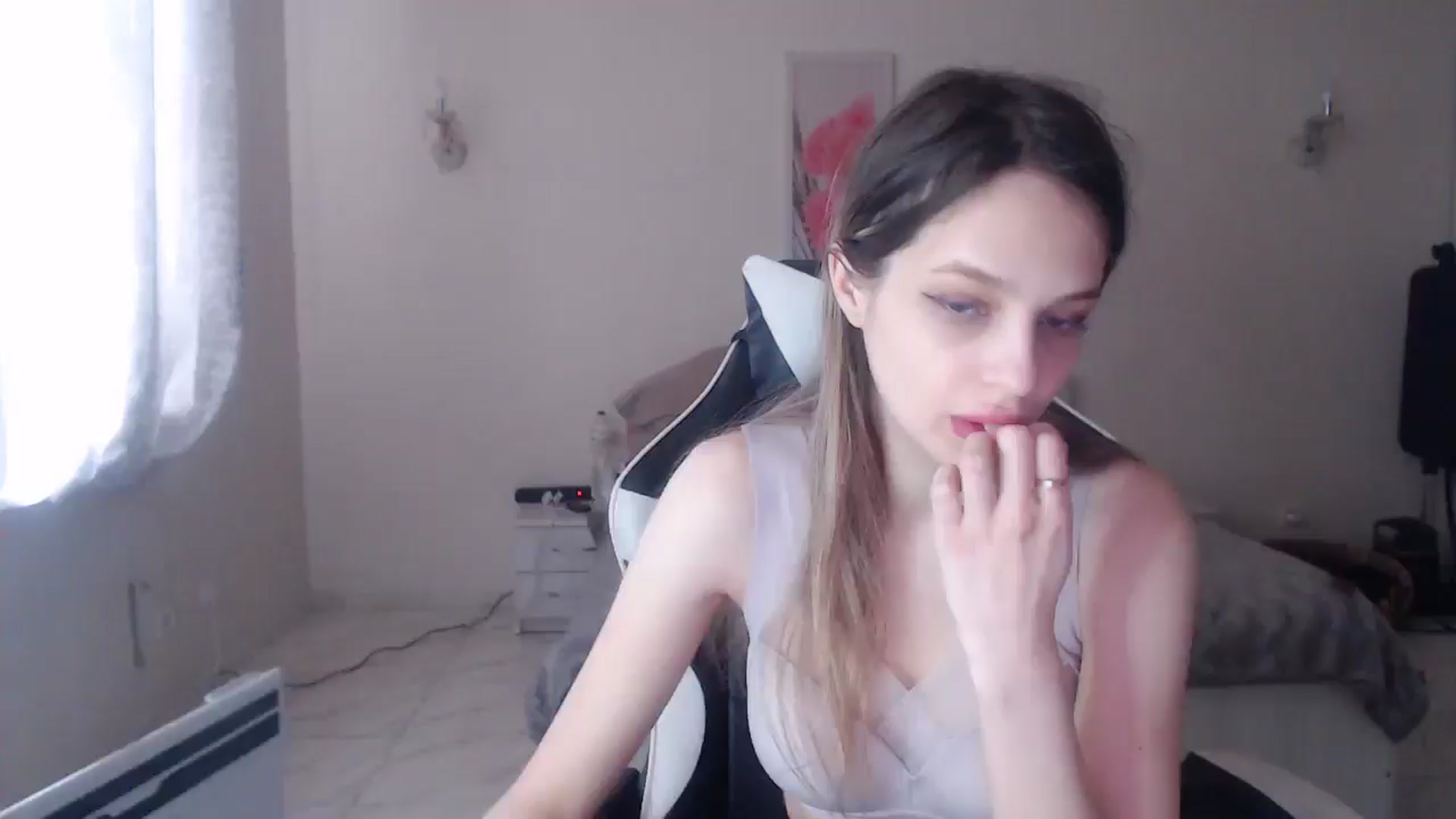 Gallery image thumbnail from Lola_vi's myfreecams stream on, 03/19/2025, 12:52 image 10 of 20