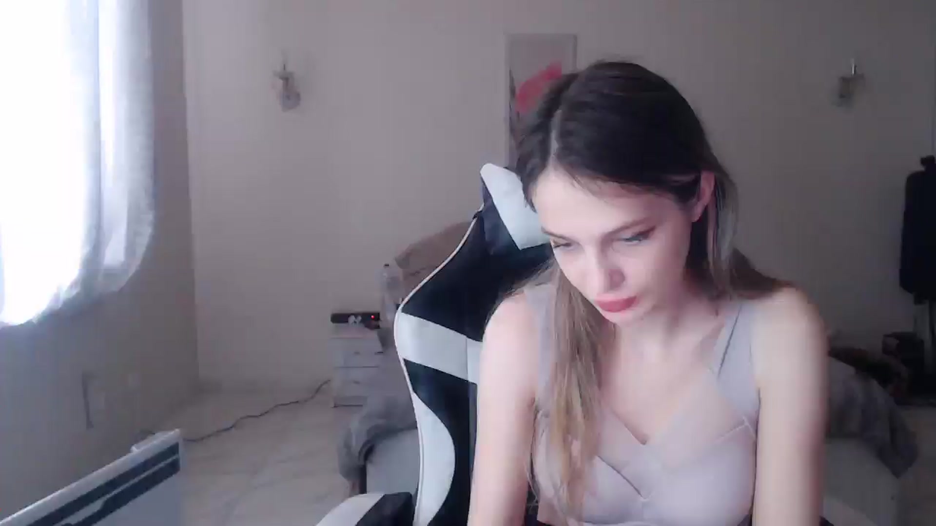 Gallery image thumbnail from Lola_vi's myfreecams stream on, 03/19/2025, 12:52 image 12 of 20