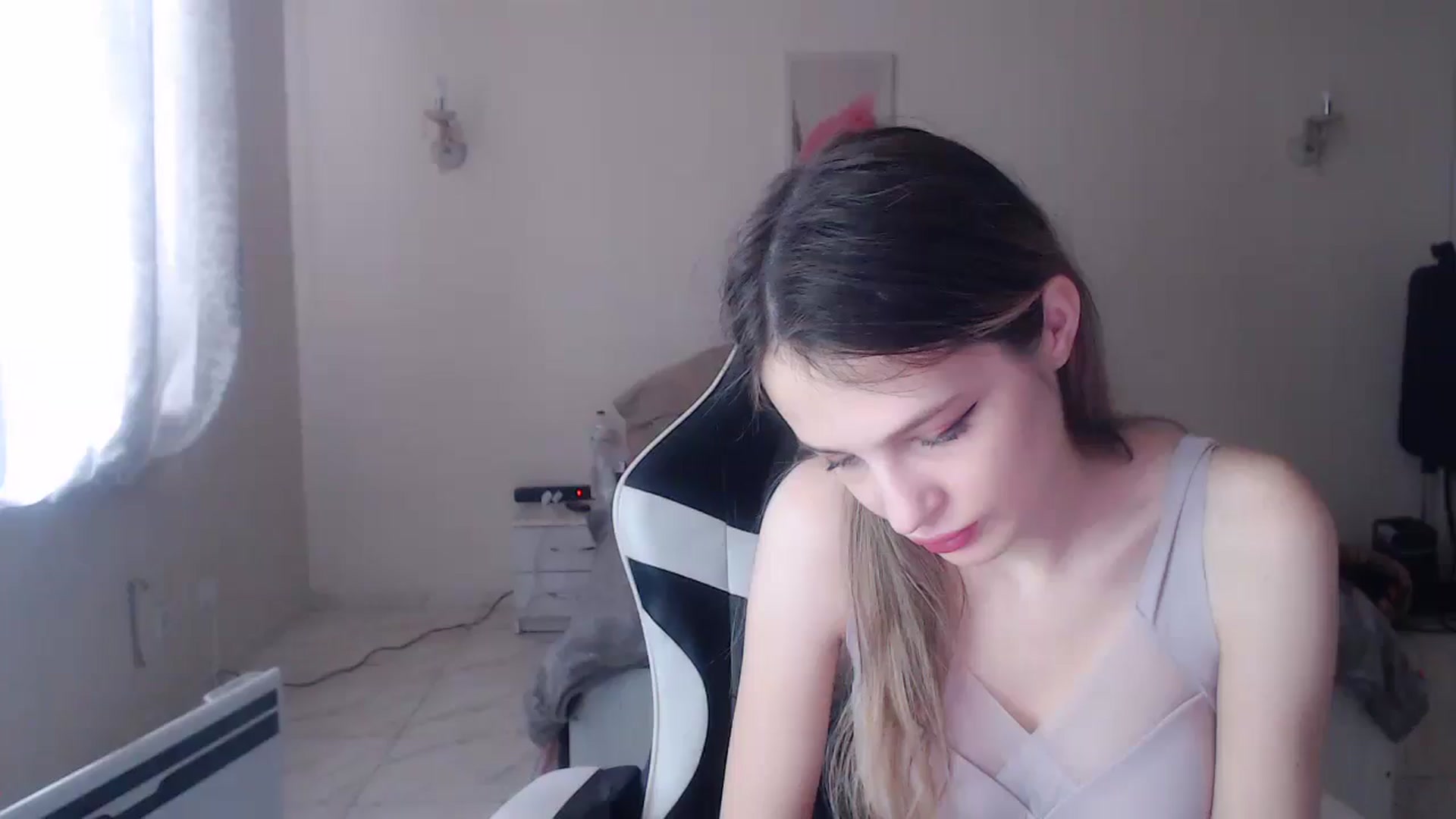 Gallery image thumbnail from Lola_vi's myfreecams stream on, 03/19/2025, 12:52 image 15 of 20