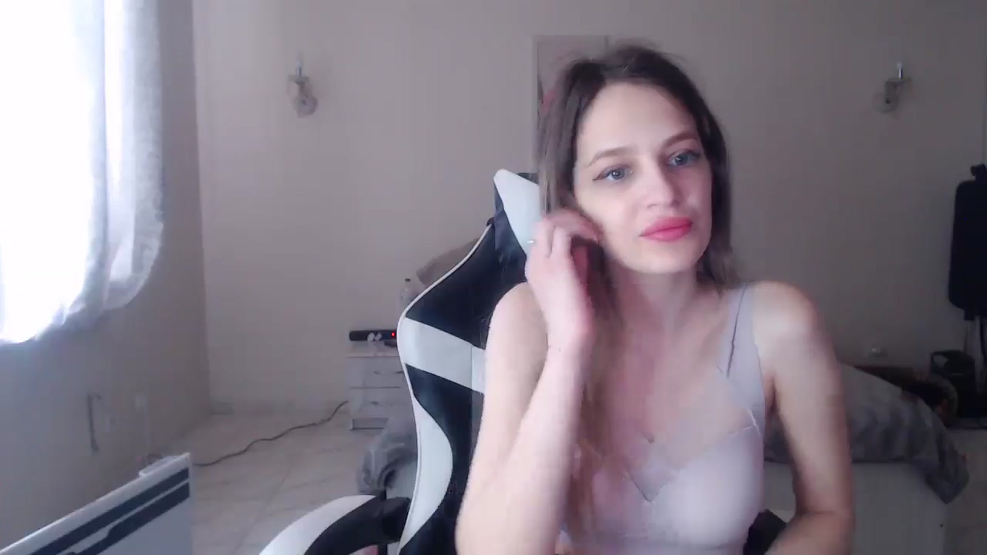 Gallery image thumbnail from Lola_vi's myfreecams stream on, 03/19/2025, 12:52 image 4 of 20