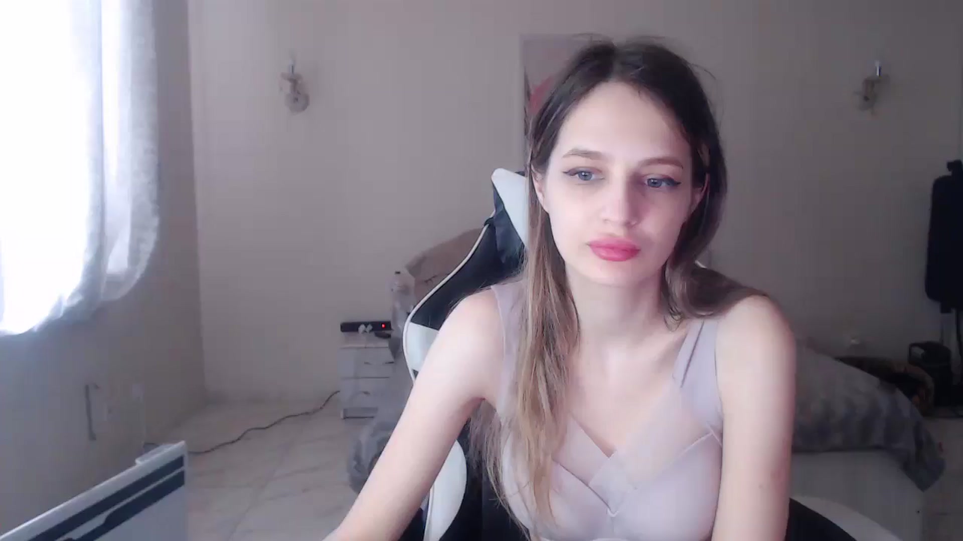 Gallery image thumbnail from Lola_vi's myfreecams stream on, 03/19/2025, 12:52 image 13 of 20
