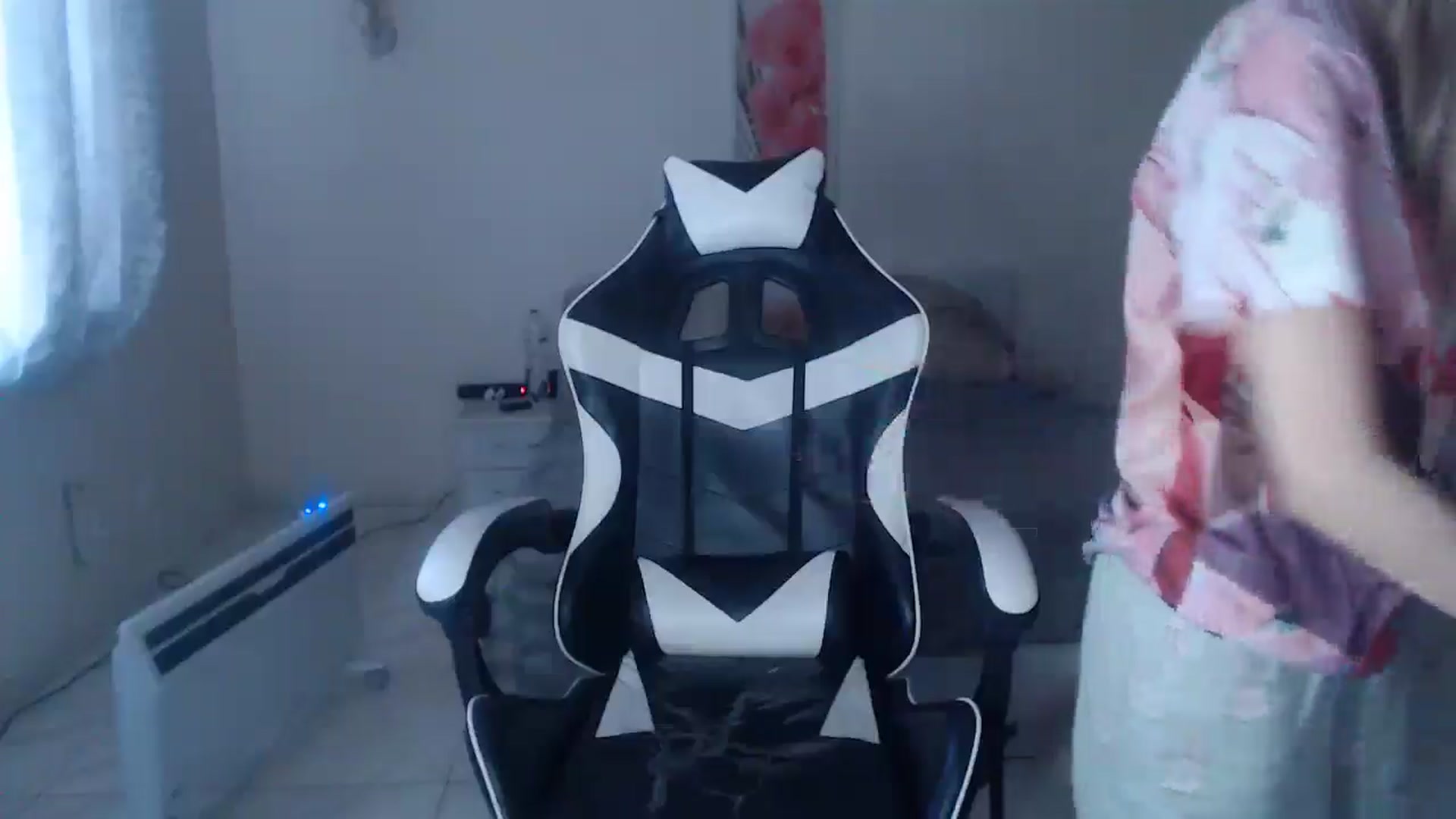 Gallery image thumbnail from Lola_vi's myfreecams stream on, 03/20/2025, 15:35 image 9 of 20