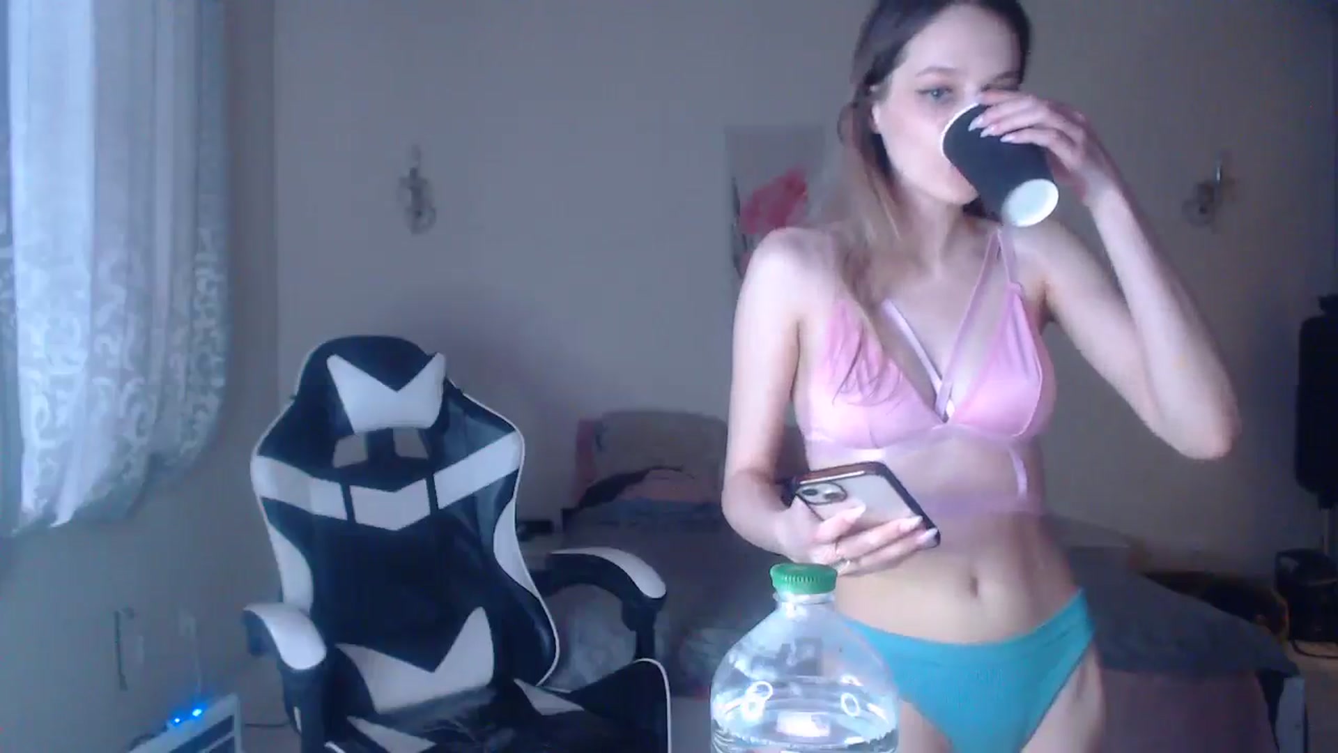 Gallery image thumbnail from Lola_vi's myfreecams stream on, 03/23/2025, 15:12 image 12 of 20