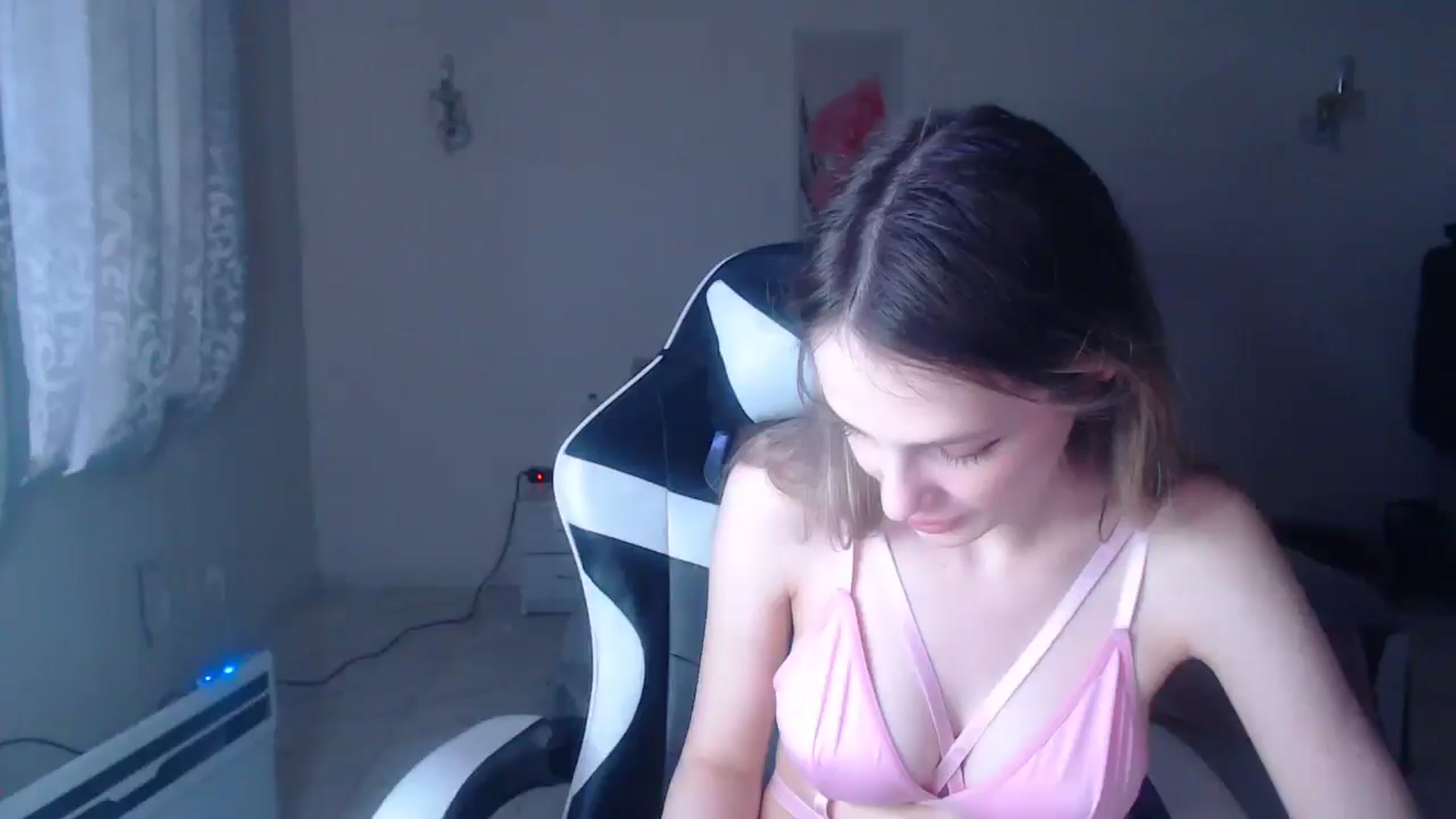 Gallery image thumbnail from Lola_vi's myfreecams stream on, 03/23/2025, 15:12 image 5 of 20
