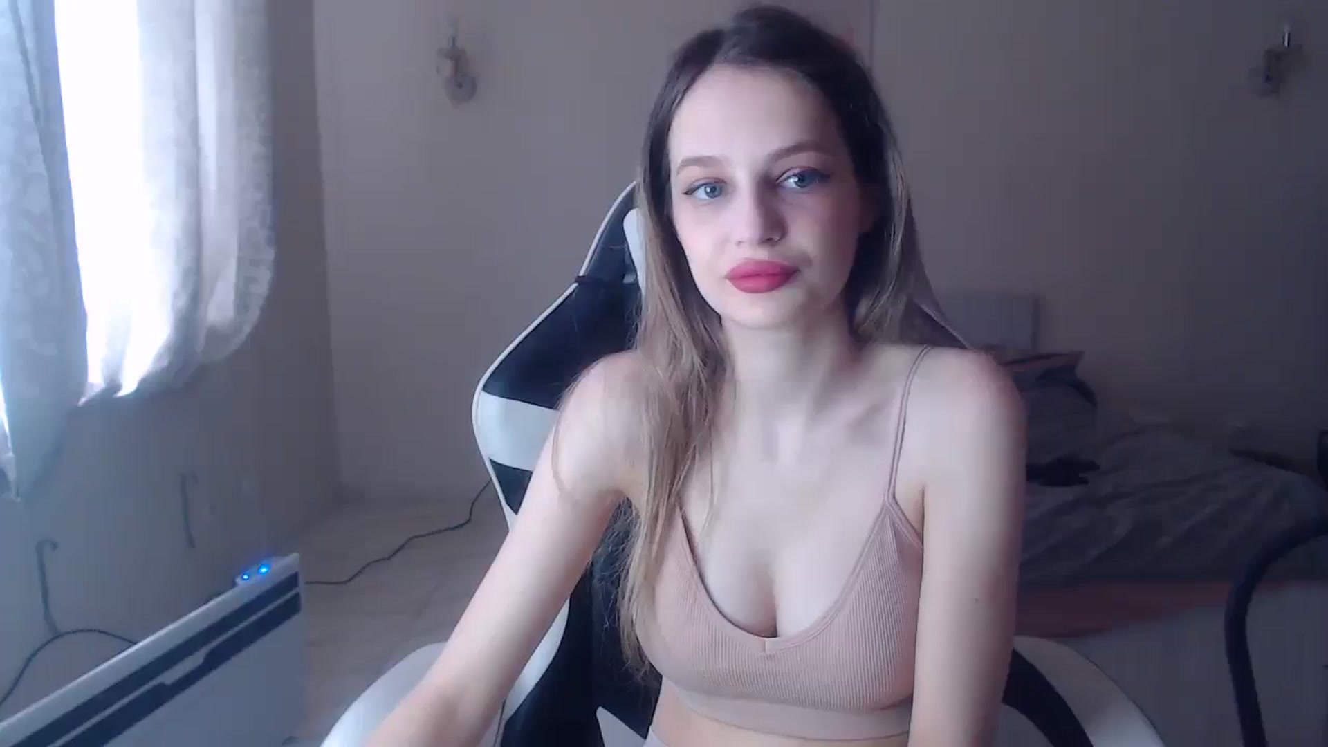 Gallery image thumbnail from Lola_vi's myfreecams stream on, 03/24/2025, 12:33 image 13 of 20