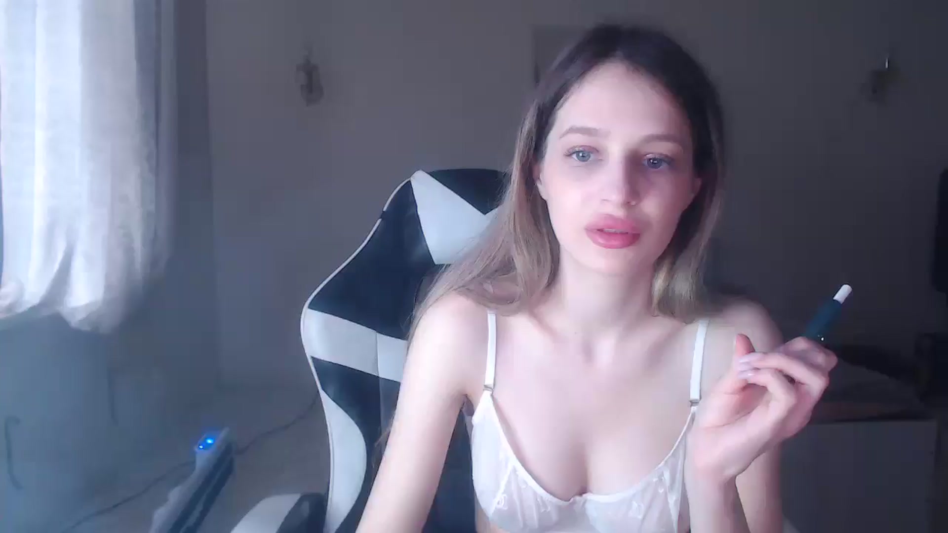Gallery image thumbnail from Lola_vi's myfreecams stream on, 04/04/2025, 11:24 image 5 of 20