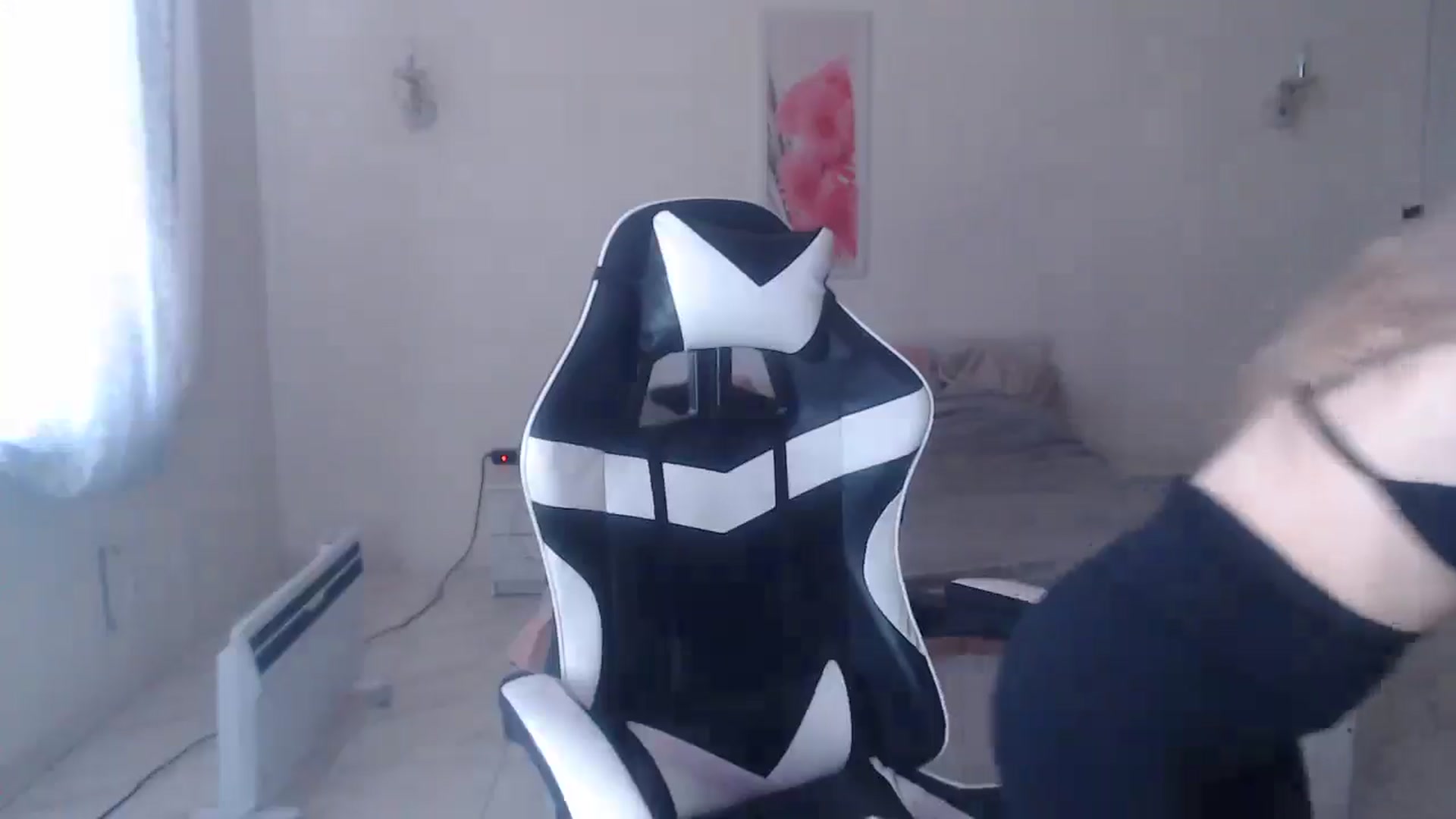 Gallery image thumbnail from Lola_vi's myfreecams stream on, 04/05/2025, 11:28 image 6 of 20