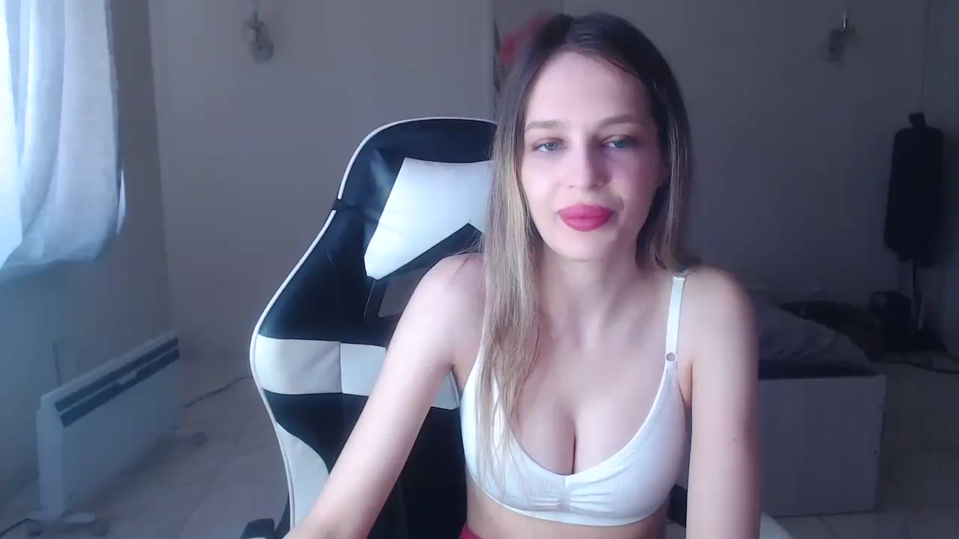 Gallery image thumbnail from Lola_vi's myfreecams stream on, 04/13/2025, 11:04 image 1 of 20