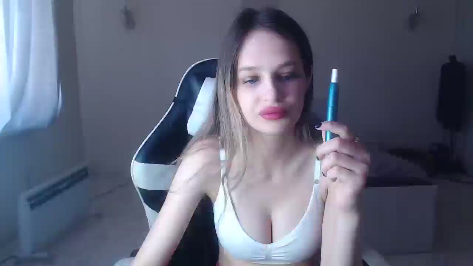 Gallery image thumbnail from Lola_vi's myfreecams stream on, 04/13/2025, 11:04 image 15 of 20