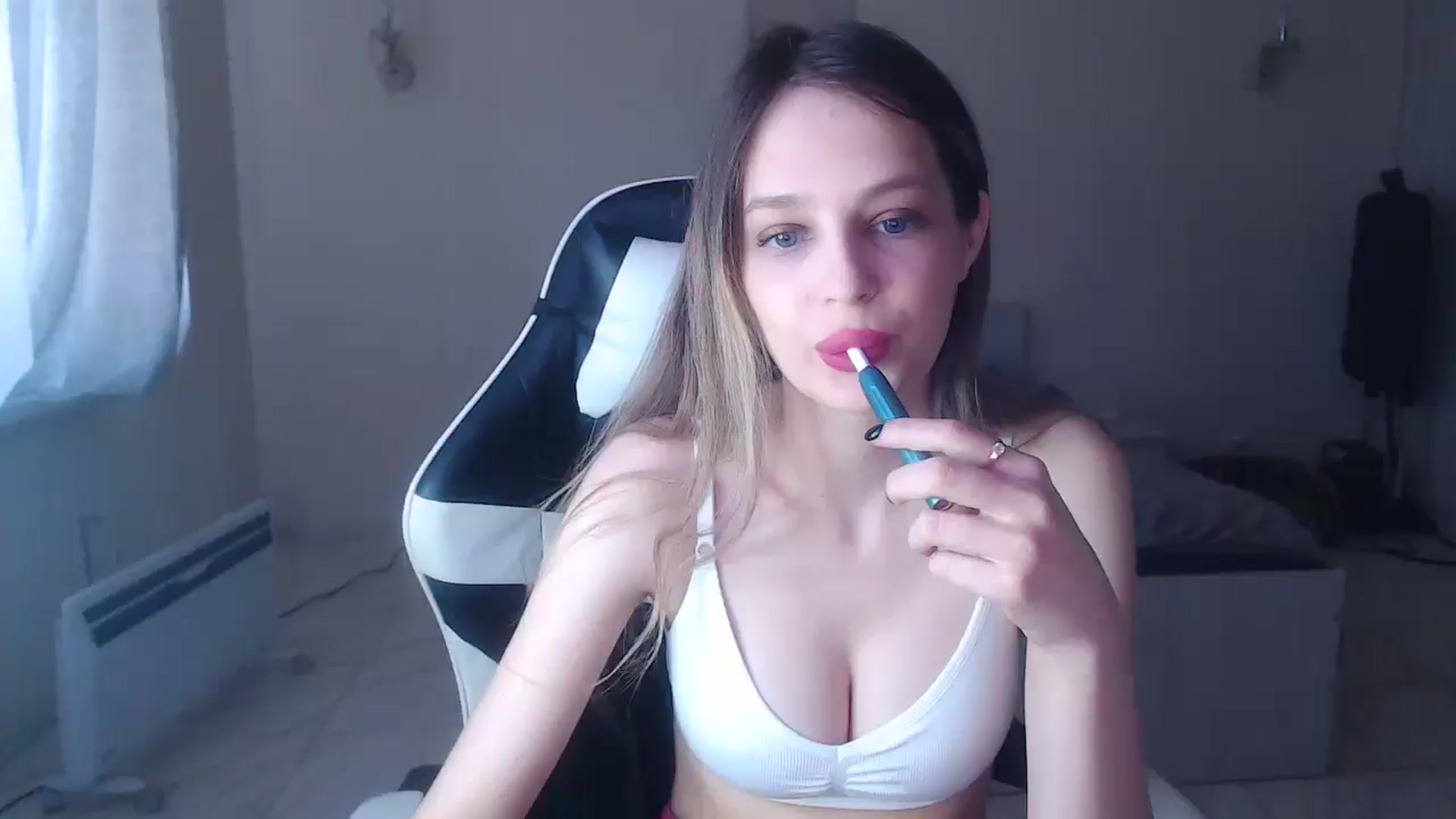 Gallery image thumbnail from Lola_vi's myfreecams stream on, 04/13/2025, 11:04 image 14 of 20