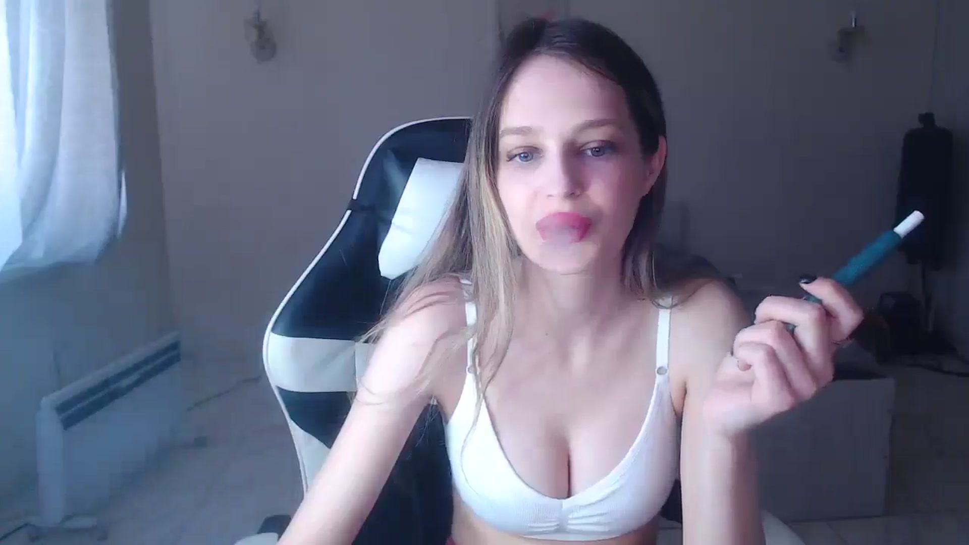 Gallery image thumbnail from Lola_vi's myfreecams stream on, 04/13/2025, 11:04 image 16 of 20