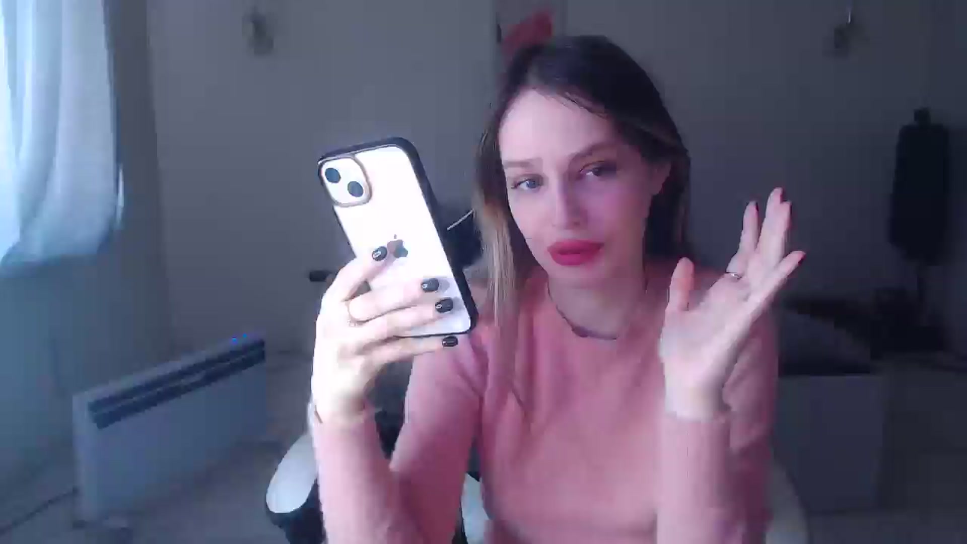 Gallery image thumbnail from Lola_vi's myfreecams stream on, 04/13/2025, 12:05 image 17 of 20