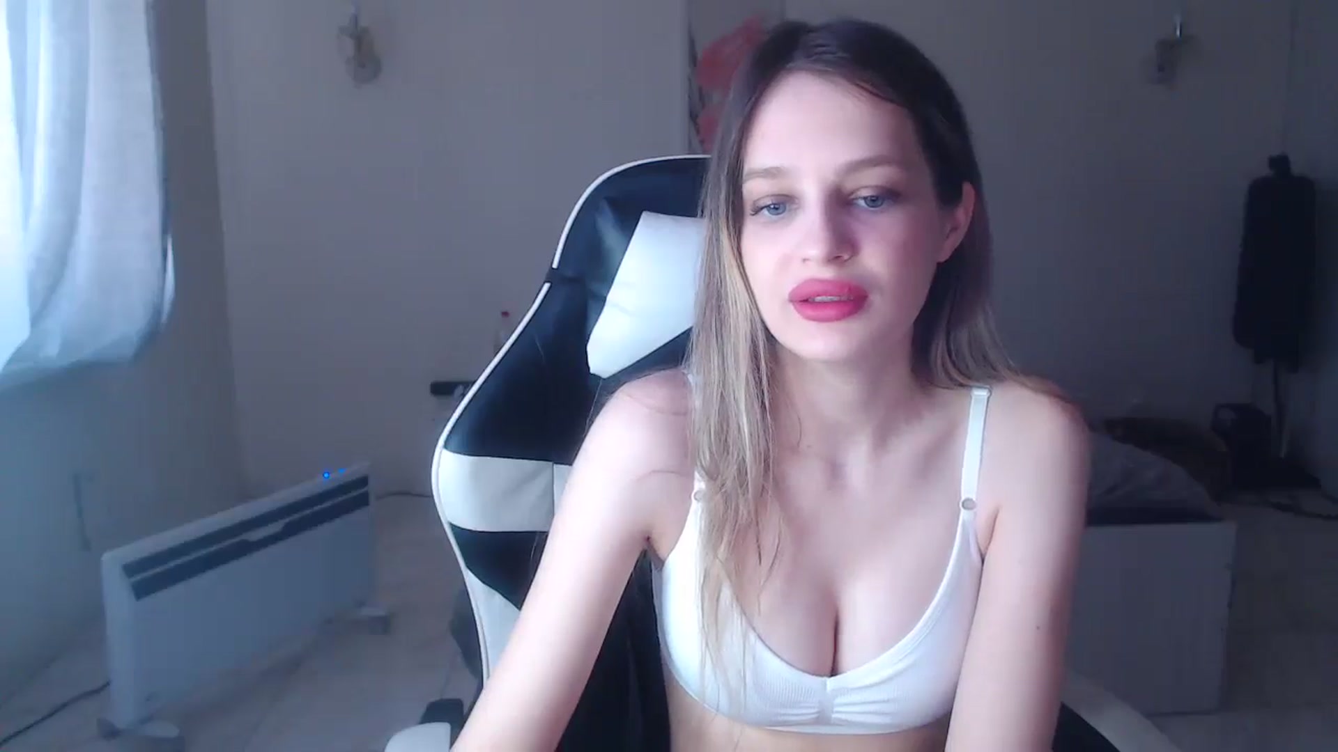 Gallery image thumbnail from Lola_vi's myfreecams stream on, 04/13/2025, 12:05 image 7 of 20