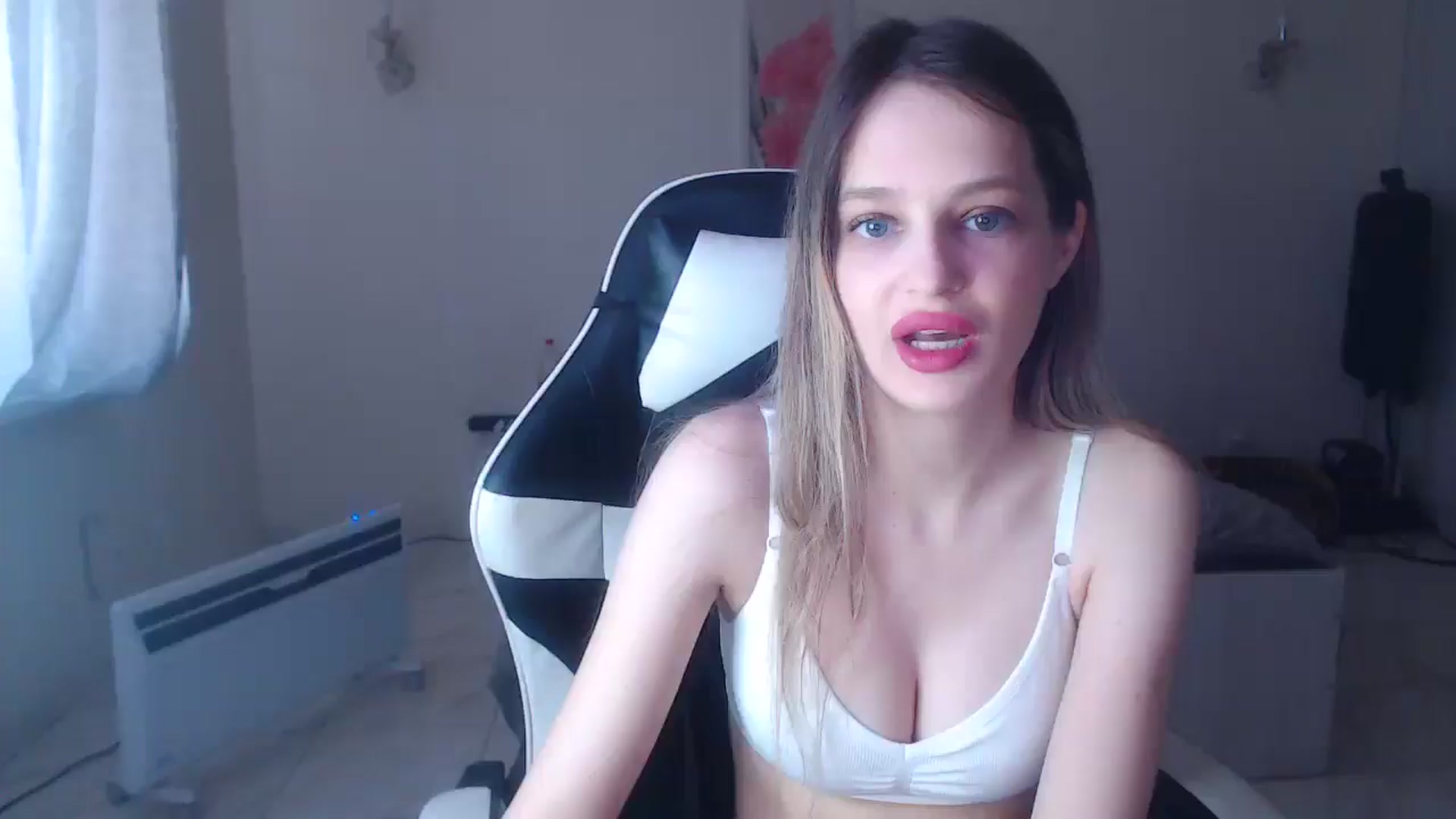 Gallery image thumbnail from Lola_vi's myfreecams stream on, 04/13/2025, 12:05 image 5 of 20