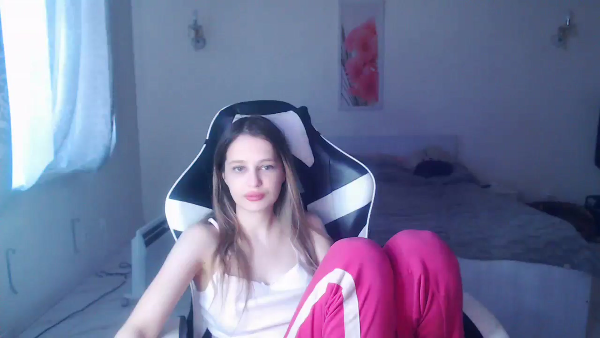 Gallery image thumbnail from Lola_vi's myfreecams stream on, 04/14/2025, 11:10 image 20 of 20