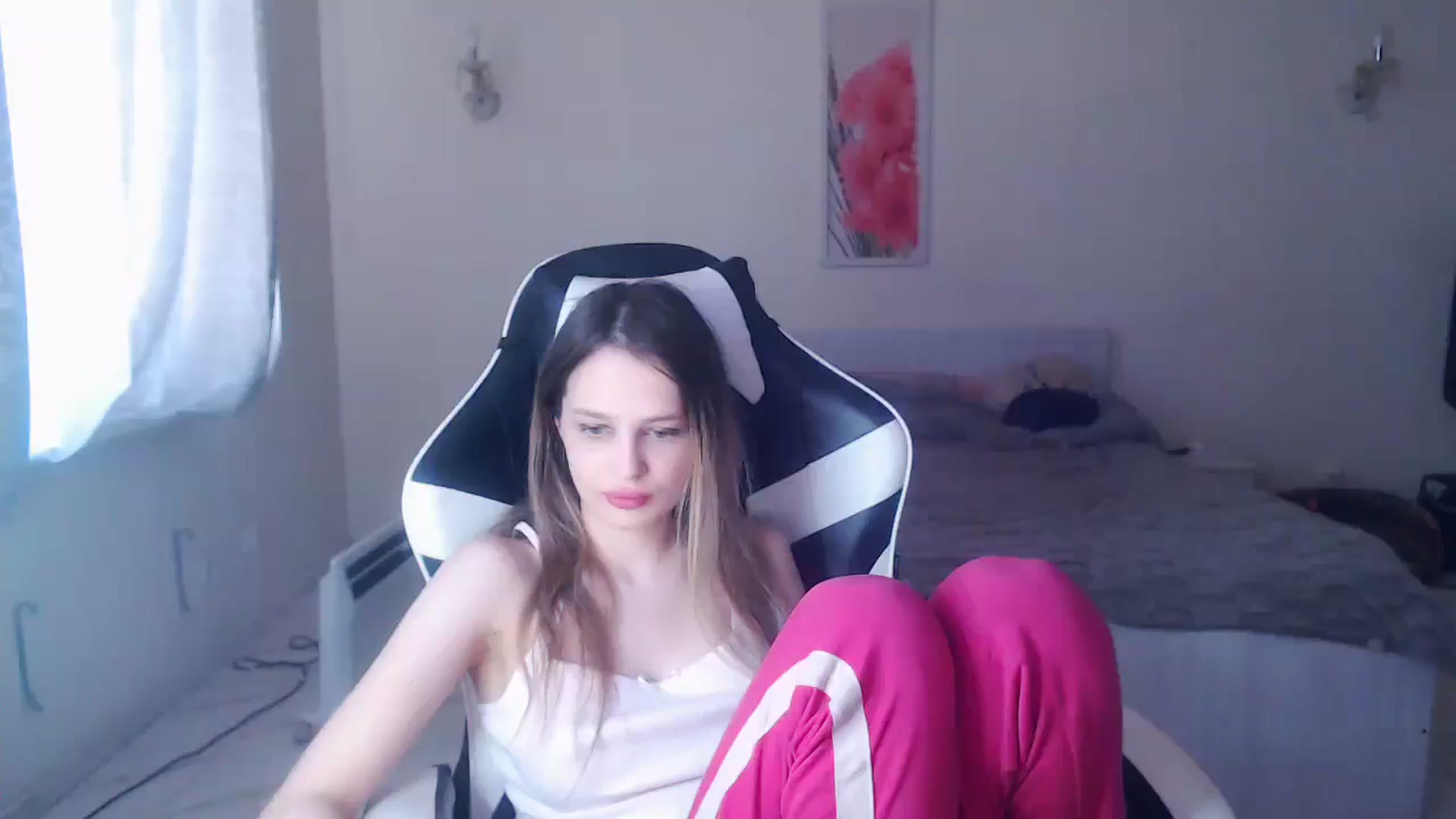 Gallery image thumbnail from Lola_vi's myfreecams stream on, 04/14/2025, 11:10 image 18 of 20