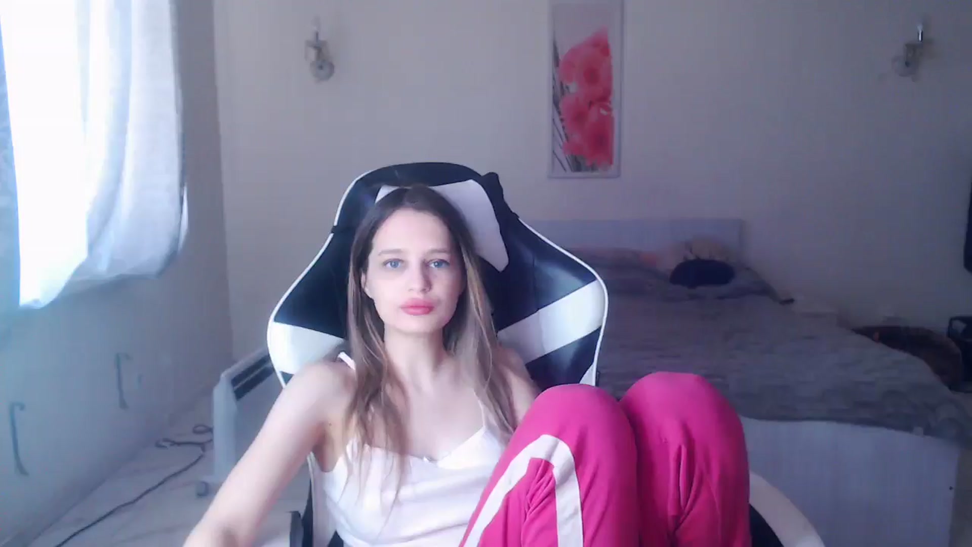 Gallery image thumbnail from Lola_vi's myfreecams stream on, 04/14/2025, 11:10 image 19 of 20