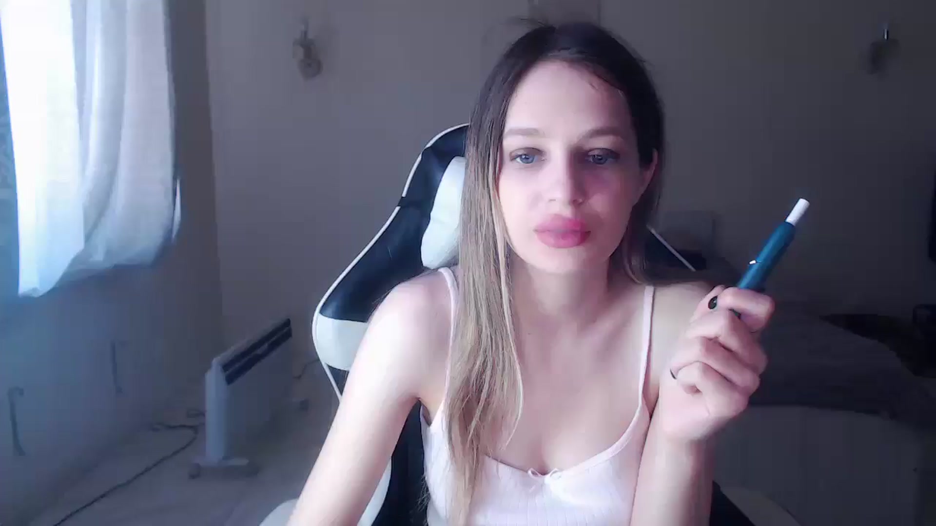 Gallery image thumbnail from Lola_vi's myfreecams stream on, 04/14/2025, 11:10 image 11 of 20