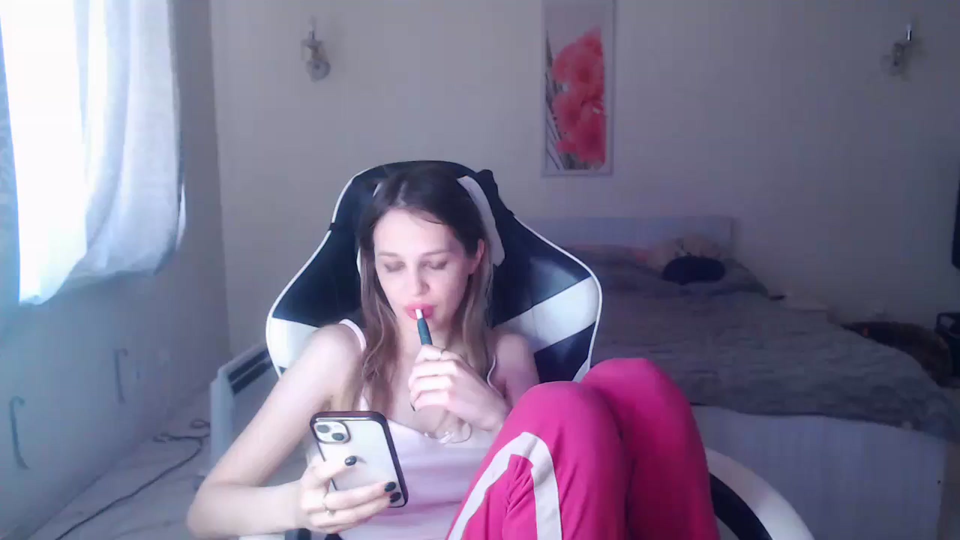 Gallery image thumbnail from Lola_vi's myfreecams stream on, 04/14/2025, 11:10 image 15 of 20
